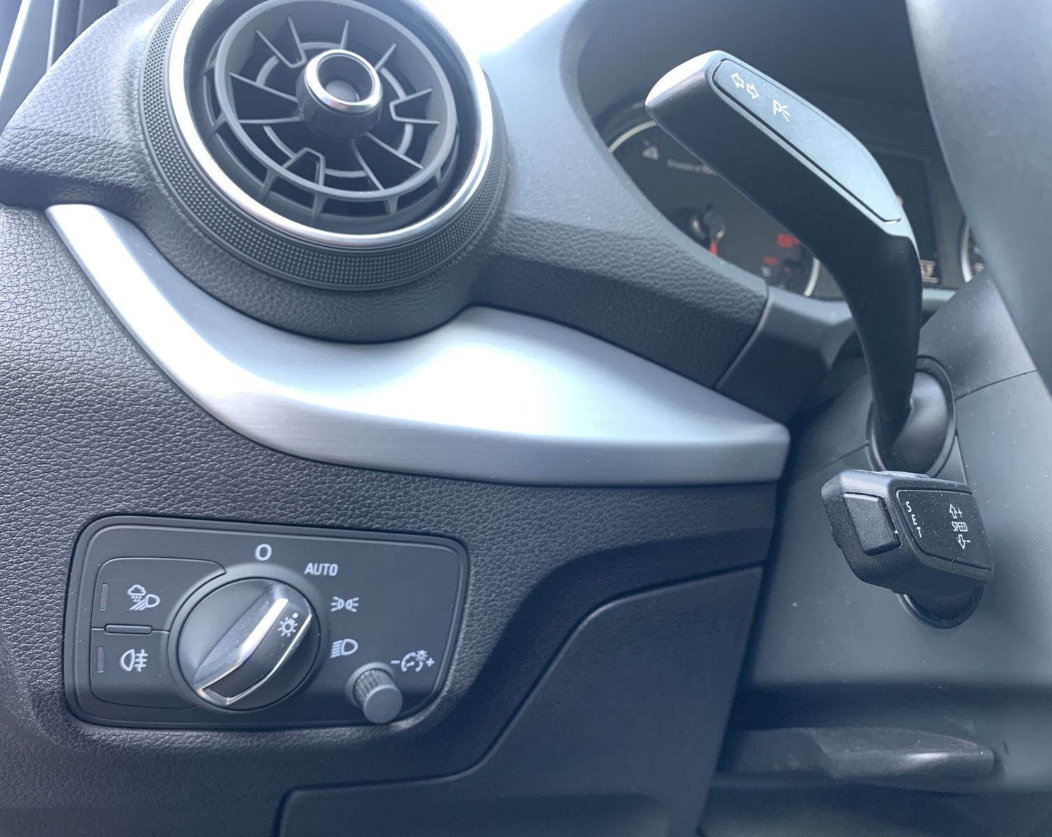 Fahrzeugabbildung Audi Q2 35 TFSI*Sport*Leder*LED*PDC*Klima*Navi*