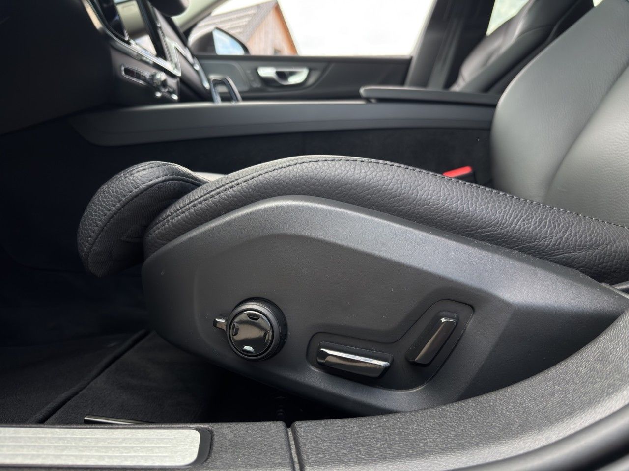 Volvo V60 B4 Cross Country Ultimate AWD/AHK/Pano/StHz foto 23