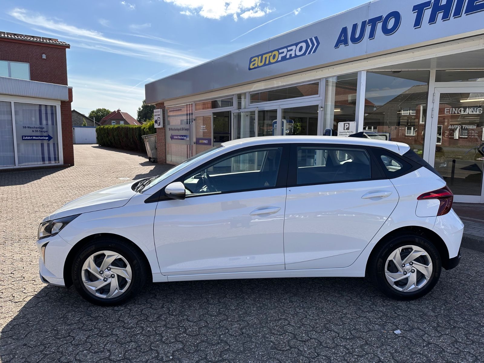 Fahrzeugabbildung Hyundai i20 1.0 T-GDI DCT Comfort APP/Navi/PDC/RFK/SHZG