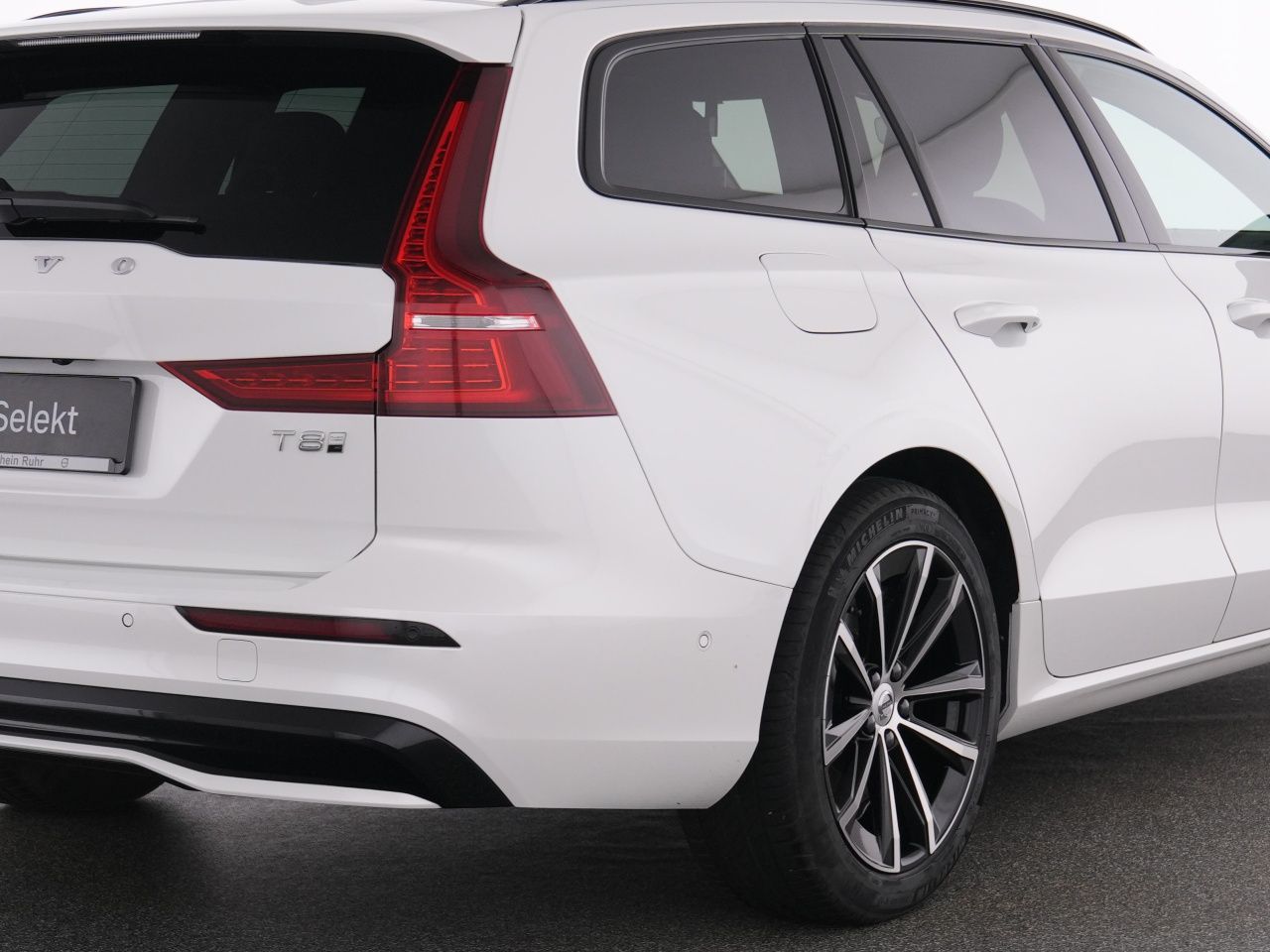 Volvo V60 T8 Recharge Plus Dark+AHK+BP+STANDHZ+LM18 foto 10