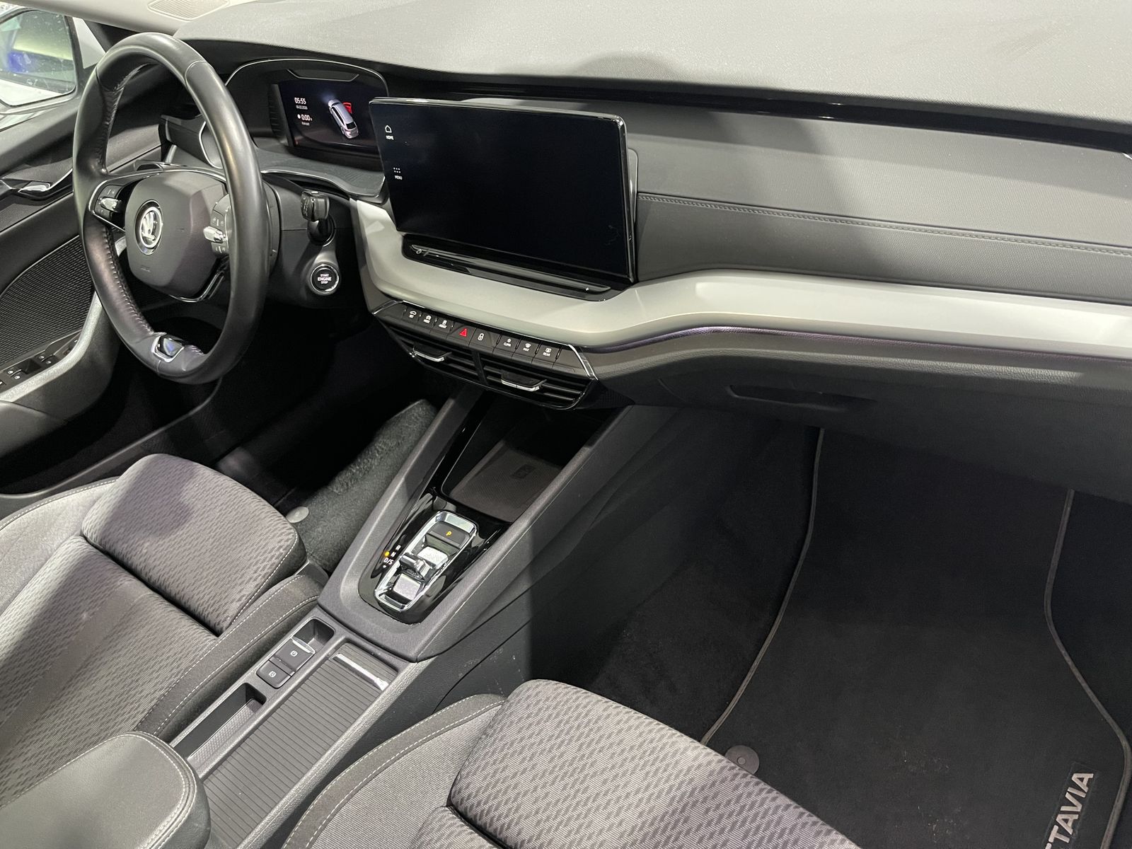 Fahrzeugabbildung SKODA Octavia 2.0 TDI*LED-Matrix*Cam*ACC*STHZ*Navi*