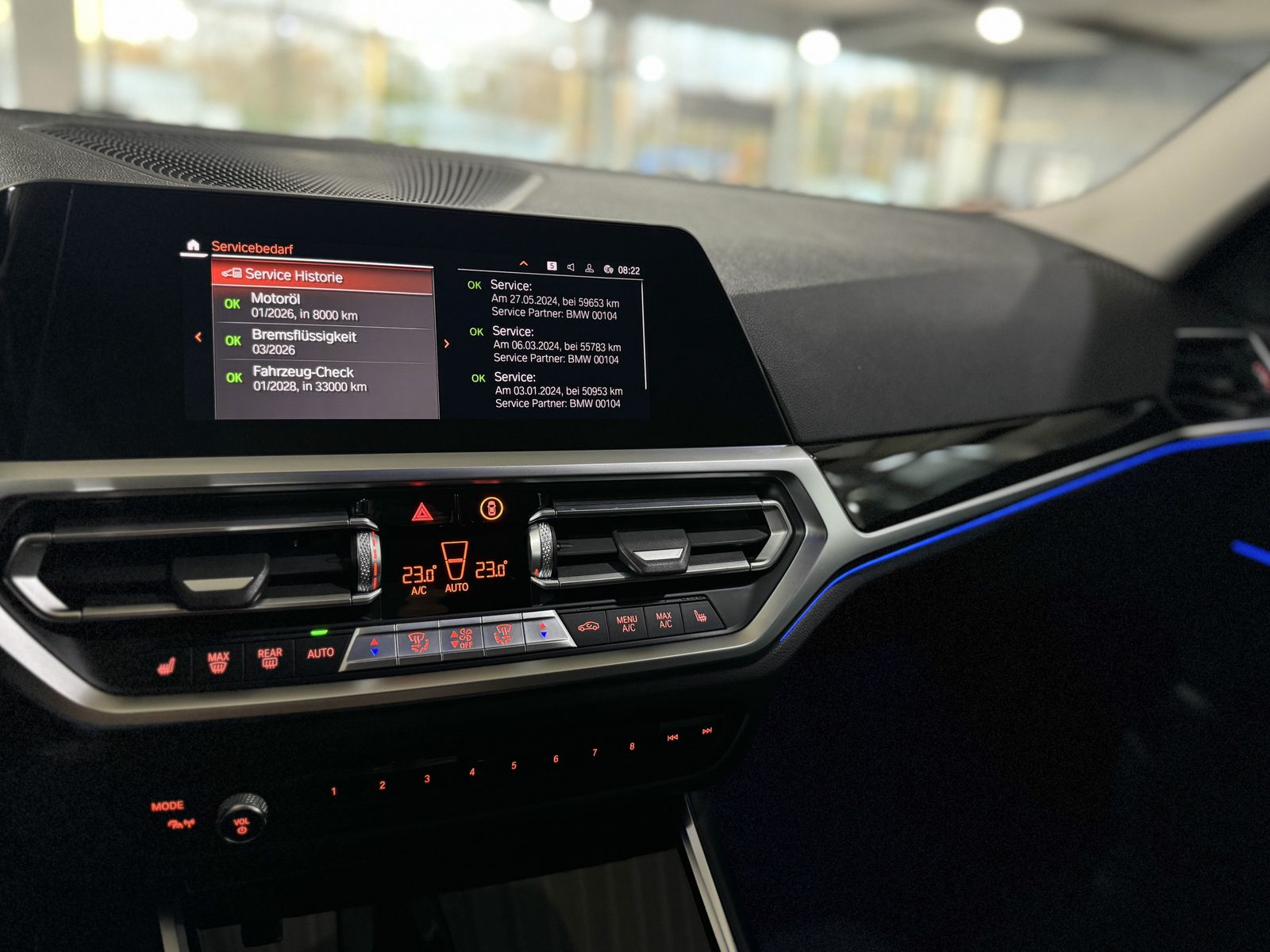 Fahrzeugabbildung BMW 320d Laser HUD DAB Komfort AHK Sport Leder Lenkh