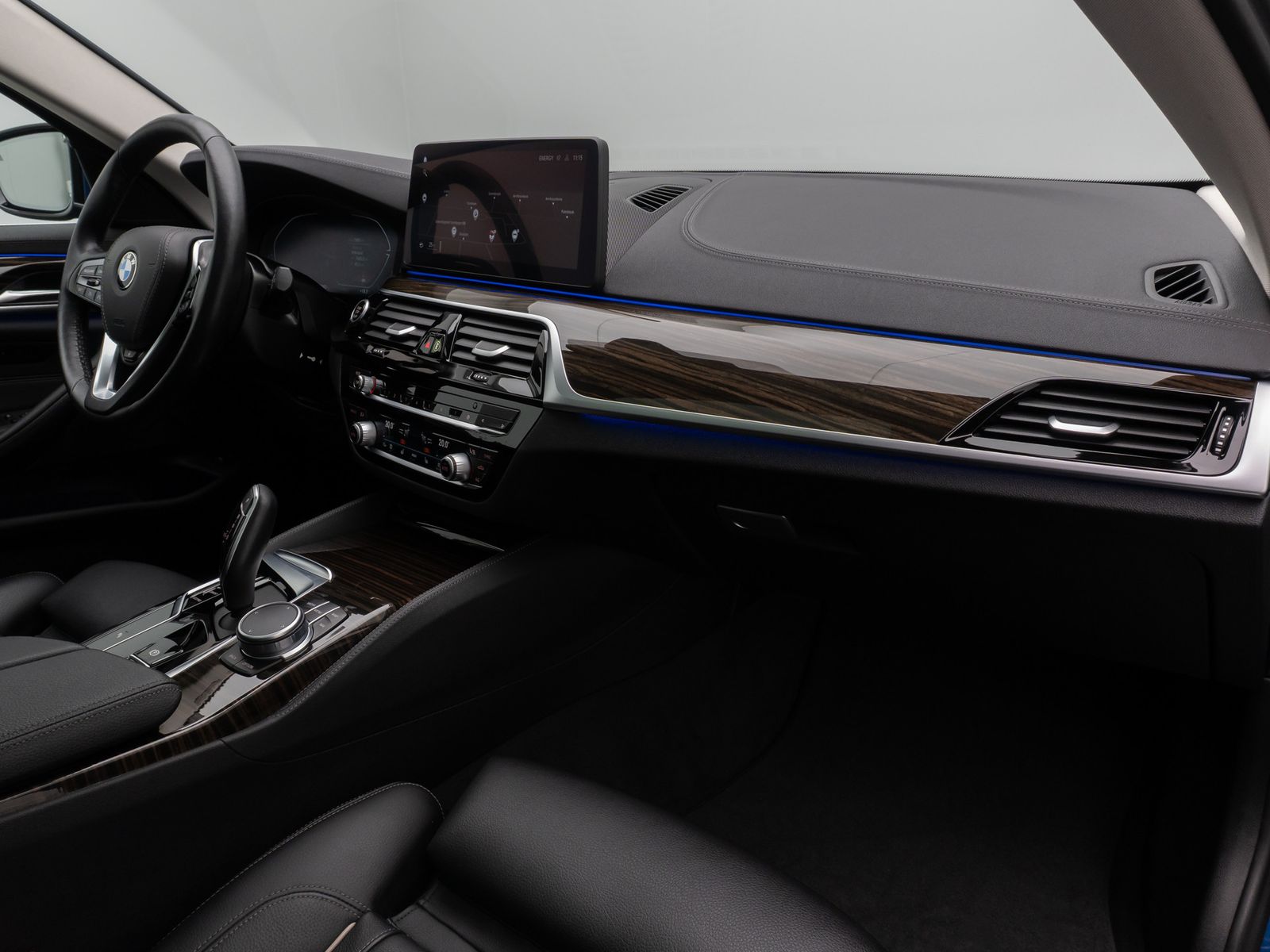 Fahrzeugabbildung BMW 520d Luxury Line HUD DAB Kamera HiFi Panorama