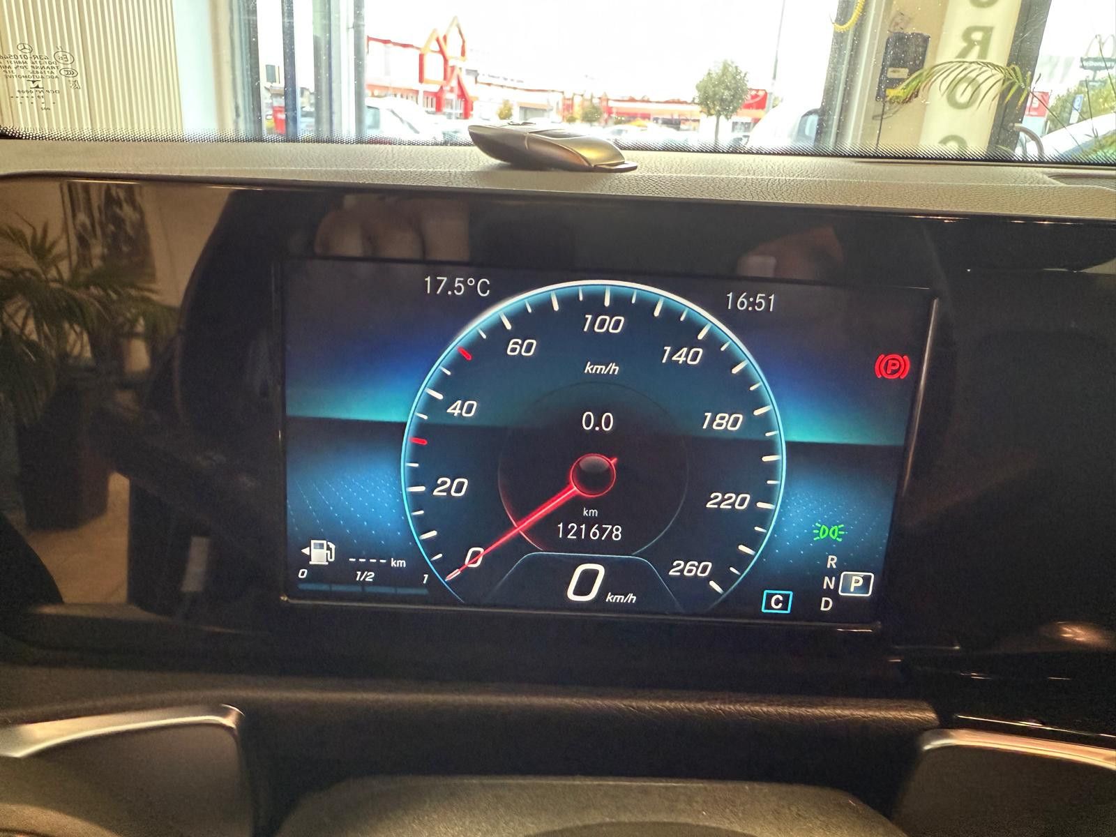Fahrzeugabbildung Mercedes-Benz GLB 200 / SCHEKCHEFT / LED / NAVI / KAMERA
