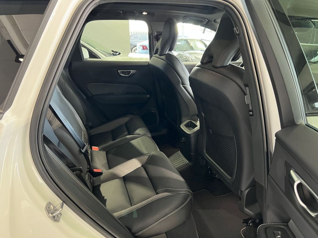 Volvo XC60 T6 R-Design Recharge AWD ACC AHK Kamera LED