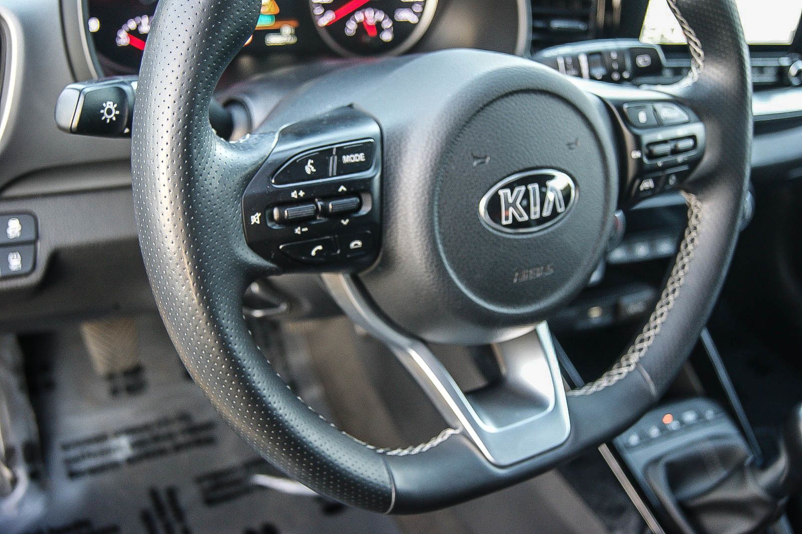 Fahrzeugabbildung Kia Stonic 1.0 T-GDI Mild-Hybrid Spirit FLORIDAGELB