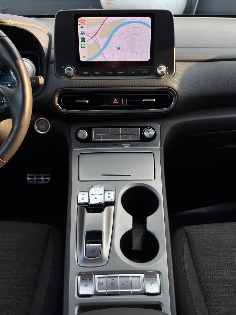 Fahrzeugabbildung Hyundai KONA E Select LKA ACC PDC SHZ LHZ Navi CarPlay