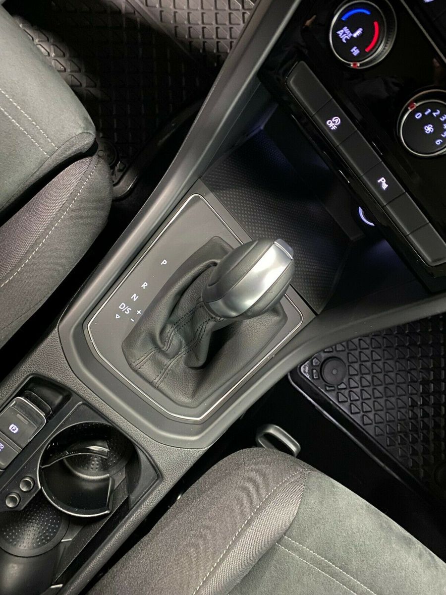 Fahrzeugabbildung Volkswagen Touran 1.5 TSI DSG Comfortline++7SITZE++ACC+PDC+