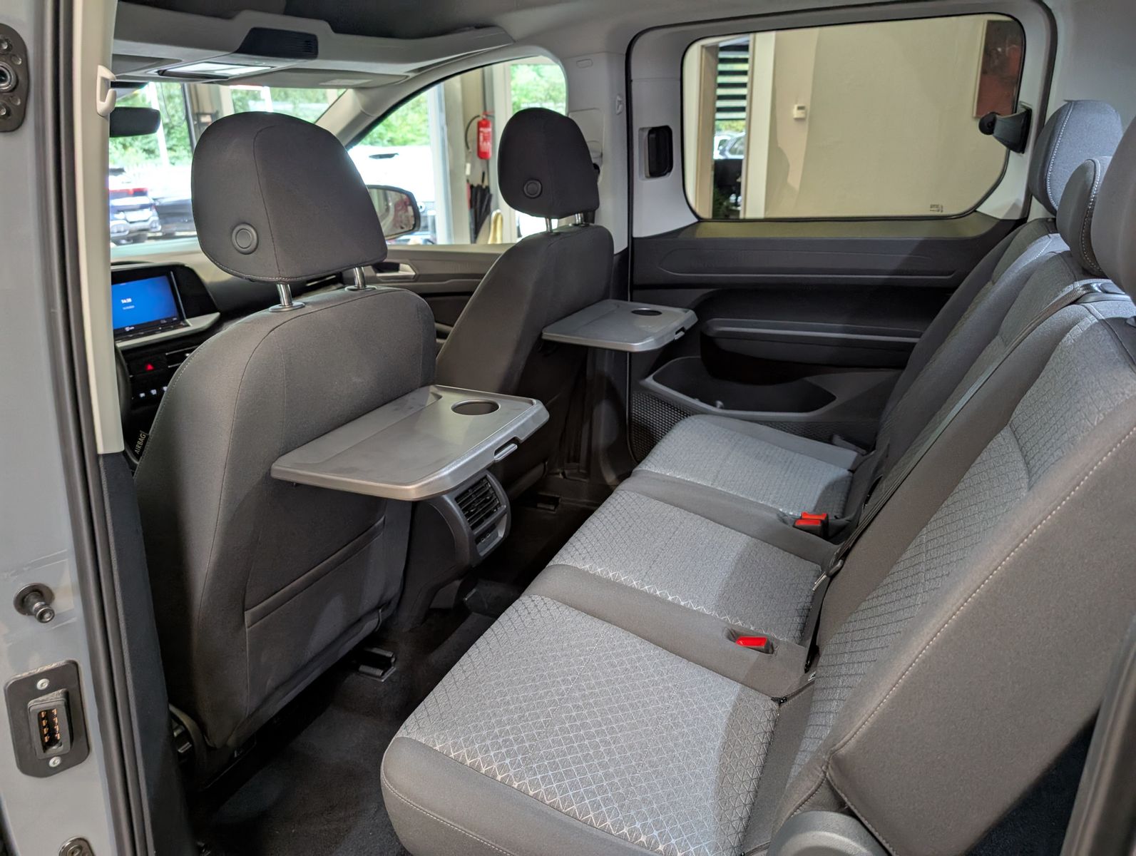 Fahrzeugabbildung Ford Tourneo Connect L2 Titanium 7-Sitze Bi-LED Cam A