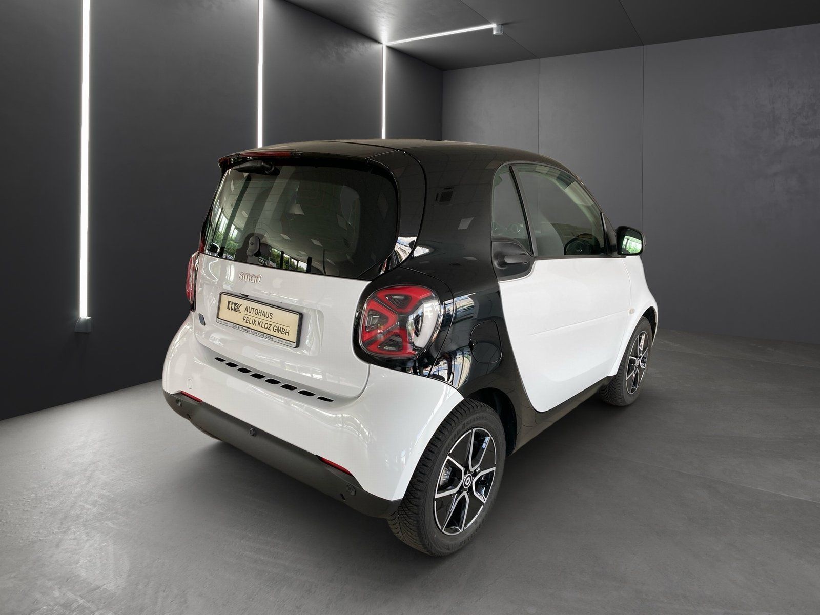 Fahrzeugabbildung Smart smart EQ fortwo Exclusive*Pano*LED*Kamera*22kW*