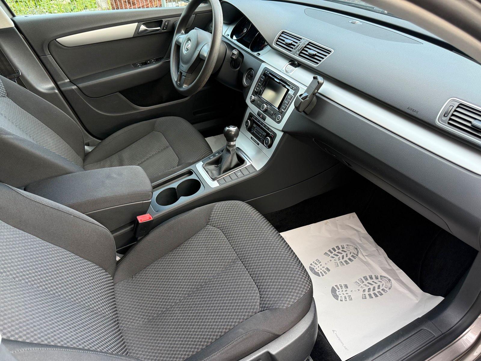Volkswagen Passat 2011 — photo 13