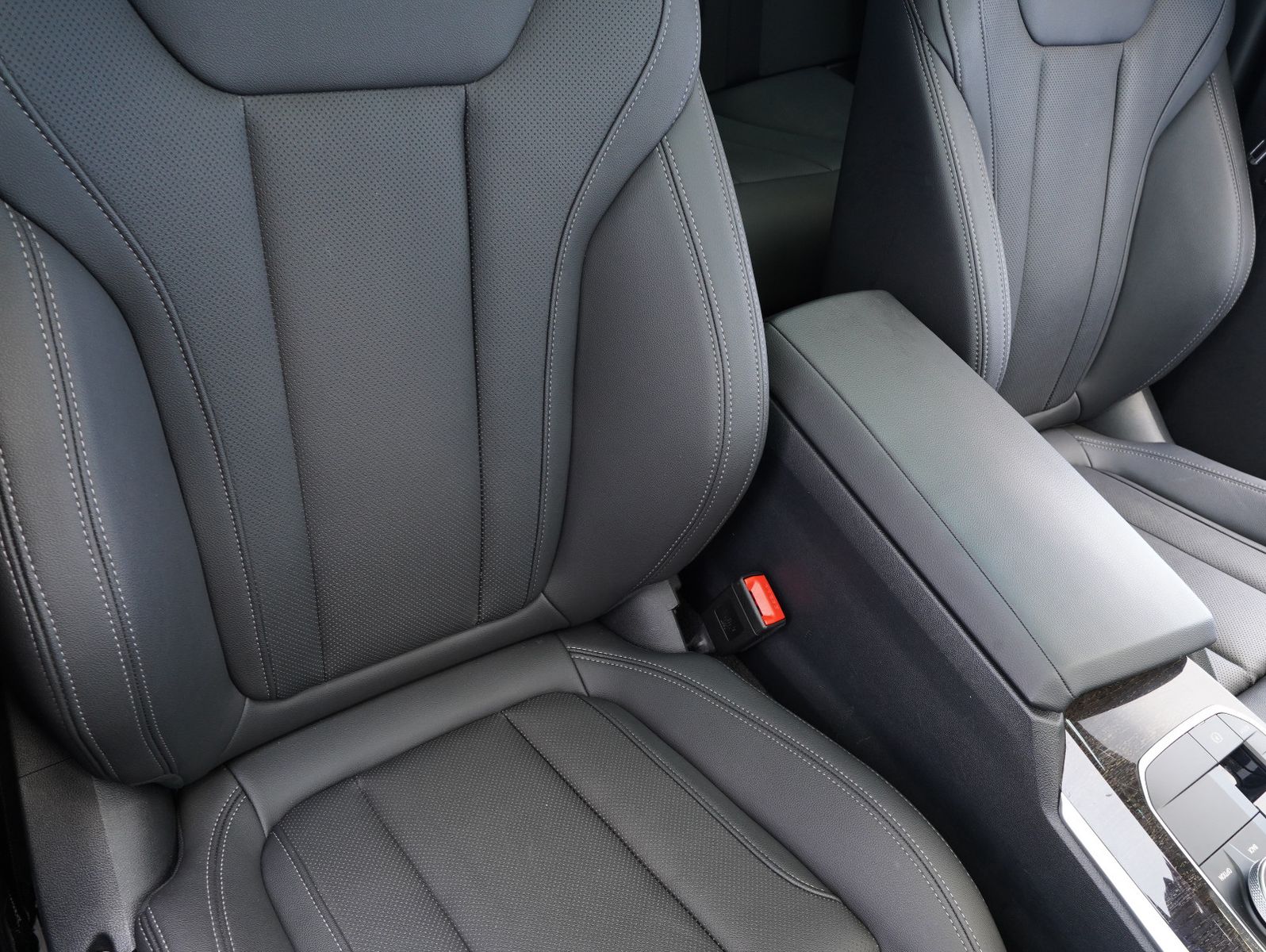 Fahrzeugabbildung BMW 320 d xDrive Touring LED/NAVI/ACC/PANORAMA
