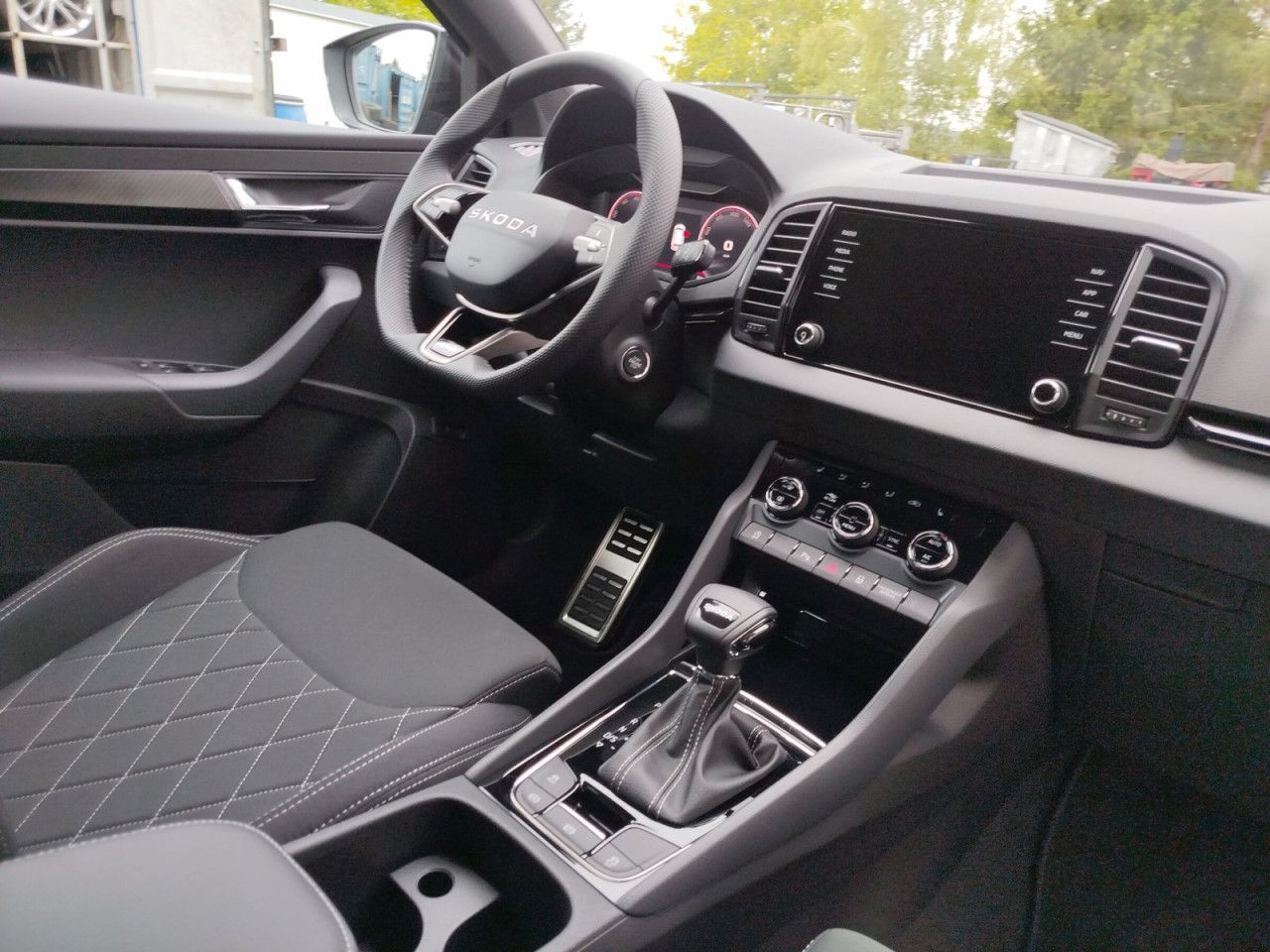 Fahrzeugabbildung SKODA Karoq  1.5 TSI Sportline 110 kw DSG