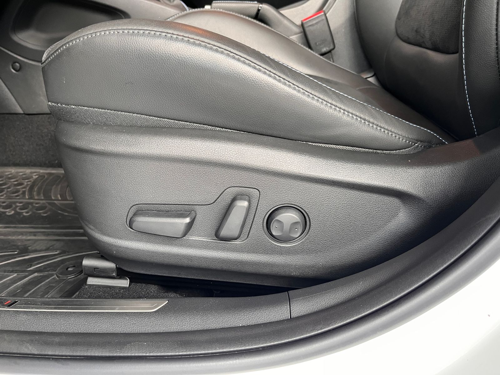 Fahrzeugabbildung Hyundai KONA N Performance 2WD KOMFORT LED NAV SHZ