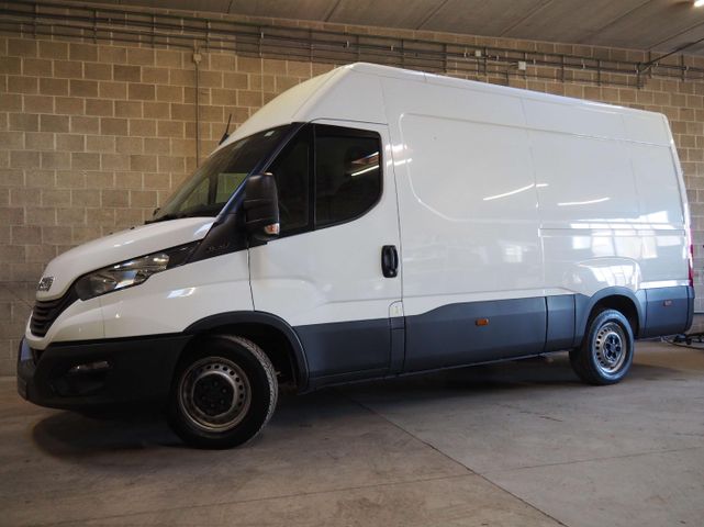 Iveco Daily L3H2 136 PK MT6| CC| Trekhaak| 3500 KG Tre