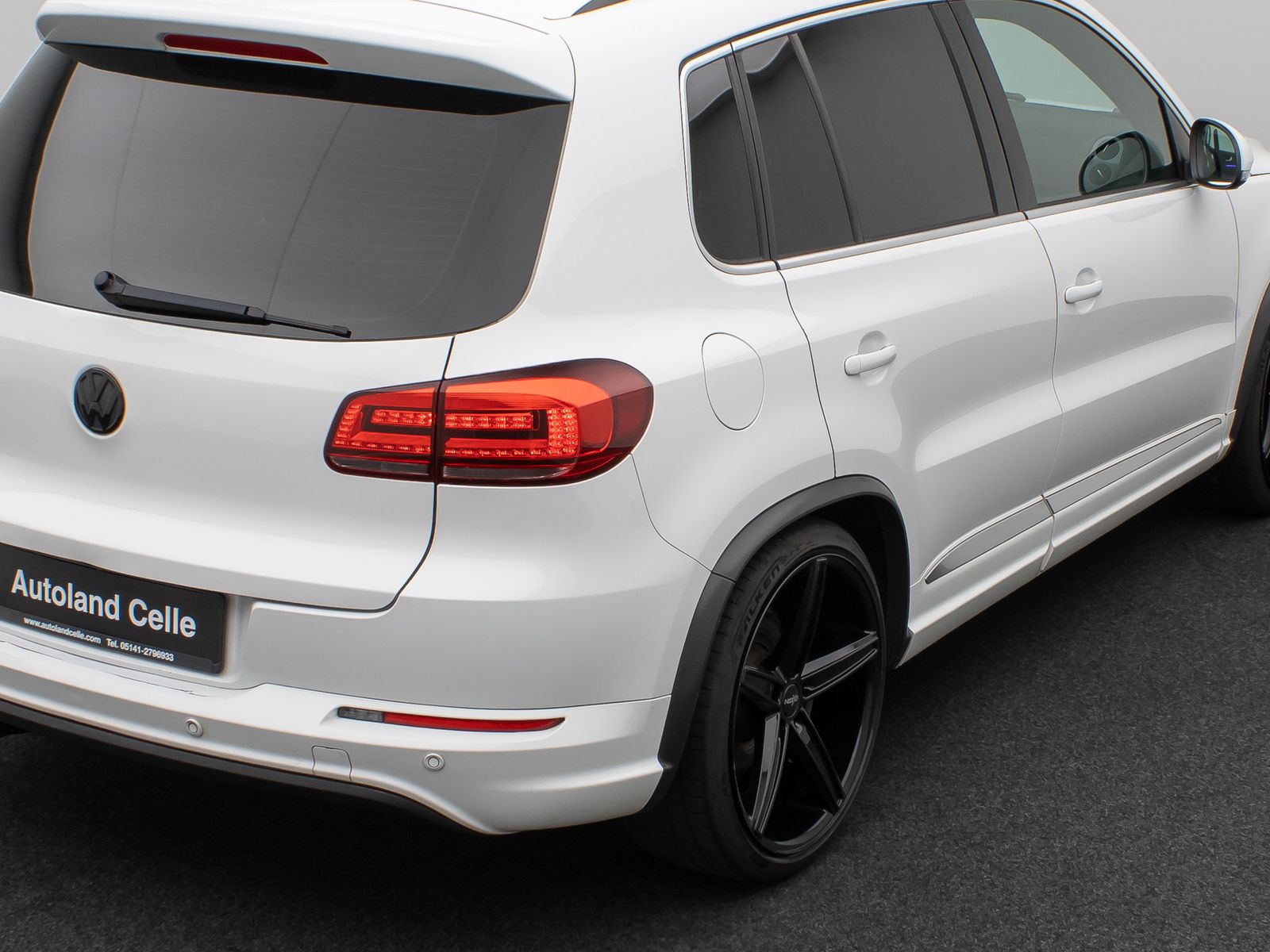 Fahrzeugabbildung Volkswagen Tiguan R-Line Xenon DAB Sitzhzg. AHK 8FACH