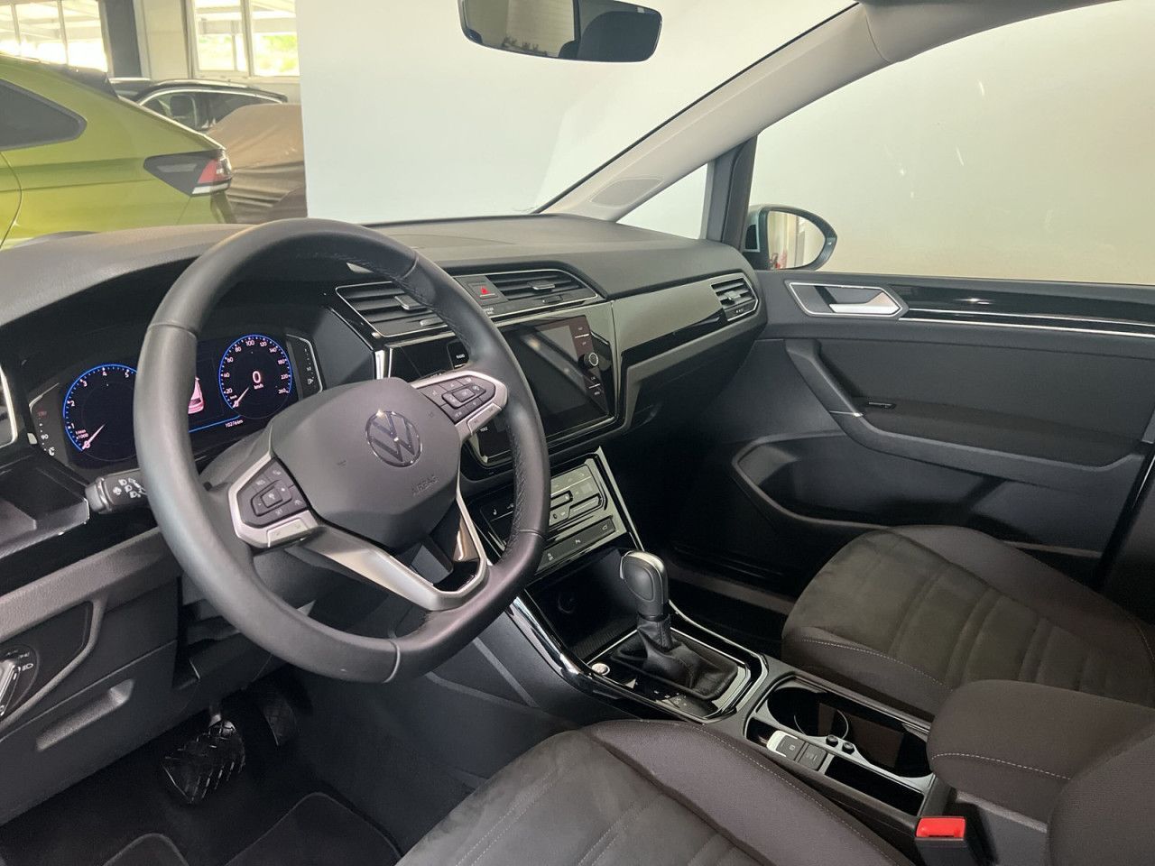 Volkswagen Touran Highline 1.5 TSI DSG AHK LED NAVI foto 5