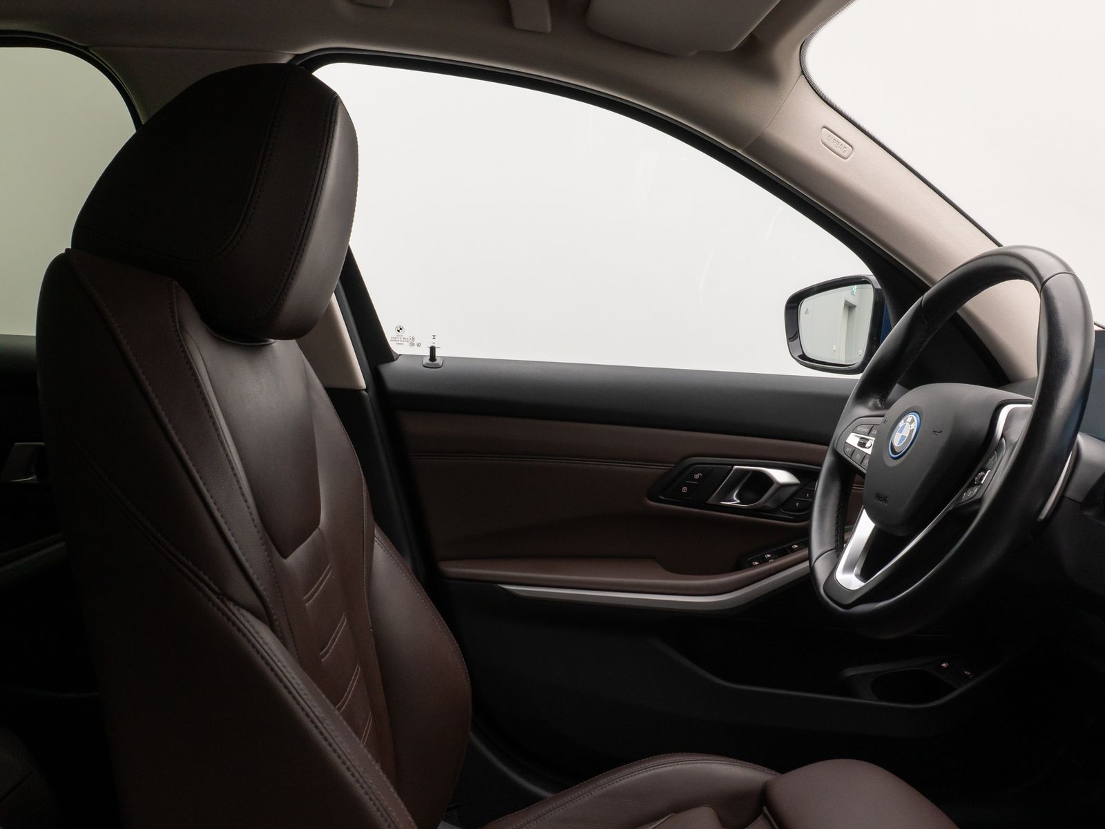 Fahrzeugabbildung BMW 330e xD Kamera HUD DAB Alarm Komfort LED Sport