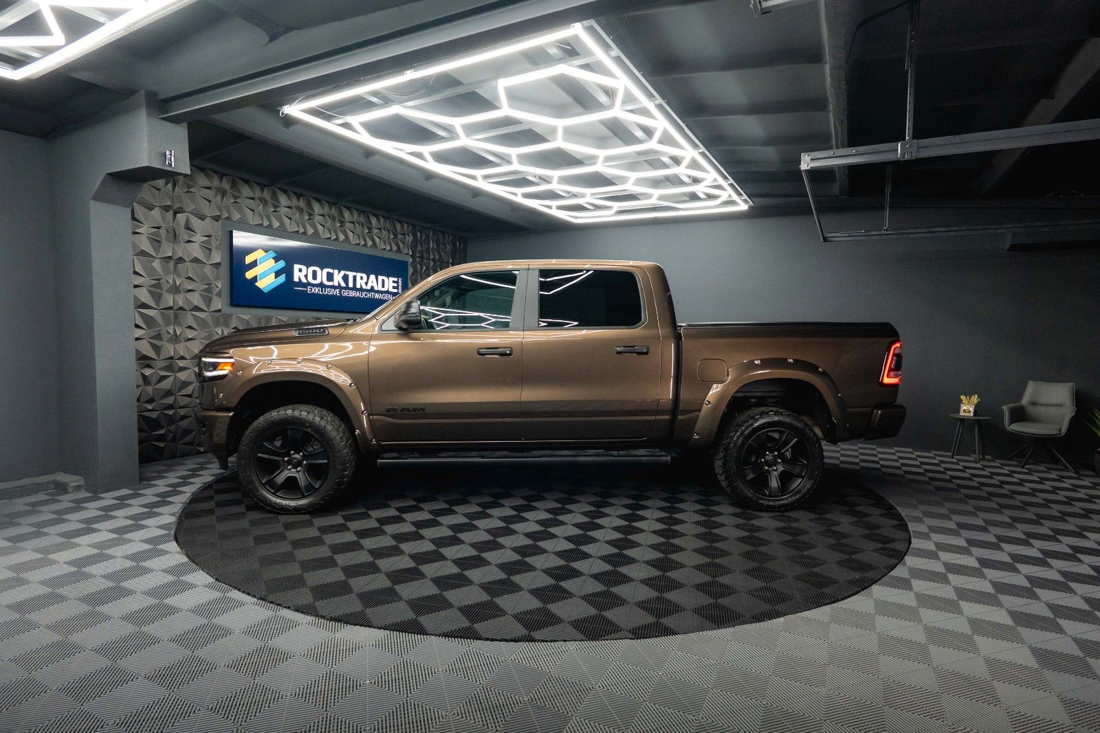 Fahrzeugabbildung Dodge RAM 5.7 V8 HEMI 4x4 OFFROAD Night Limited 19%