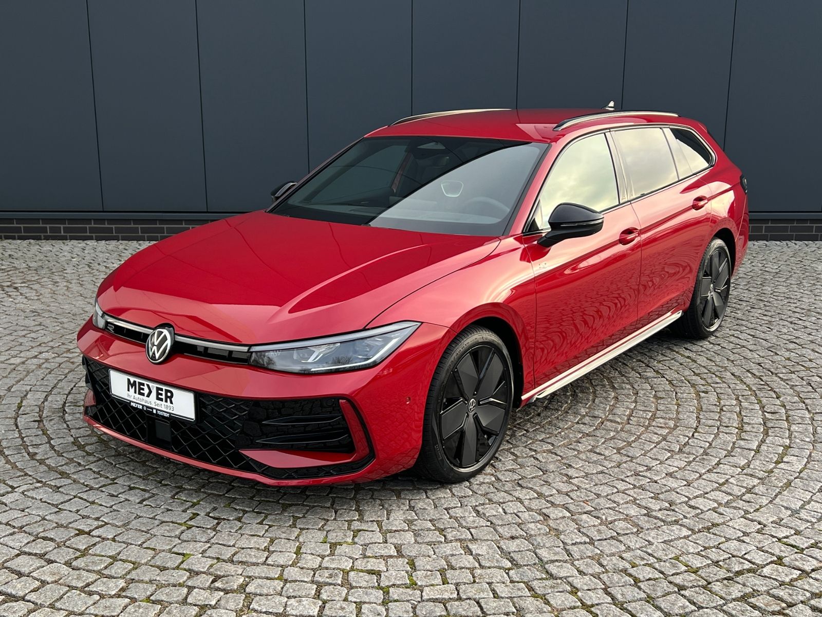 Fahrzeugabbildung Volkswagen Passat Variant R-Line 2.0 TDI DSG 4MOTION *AHK,