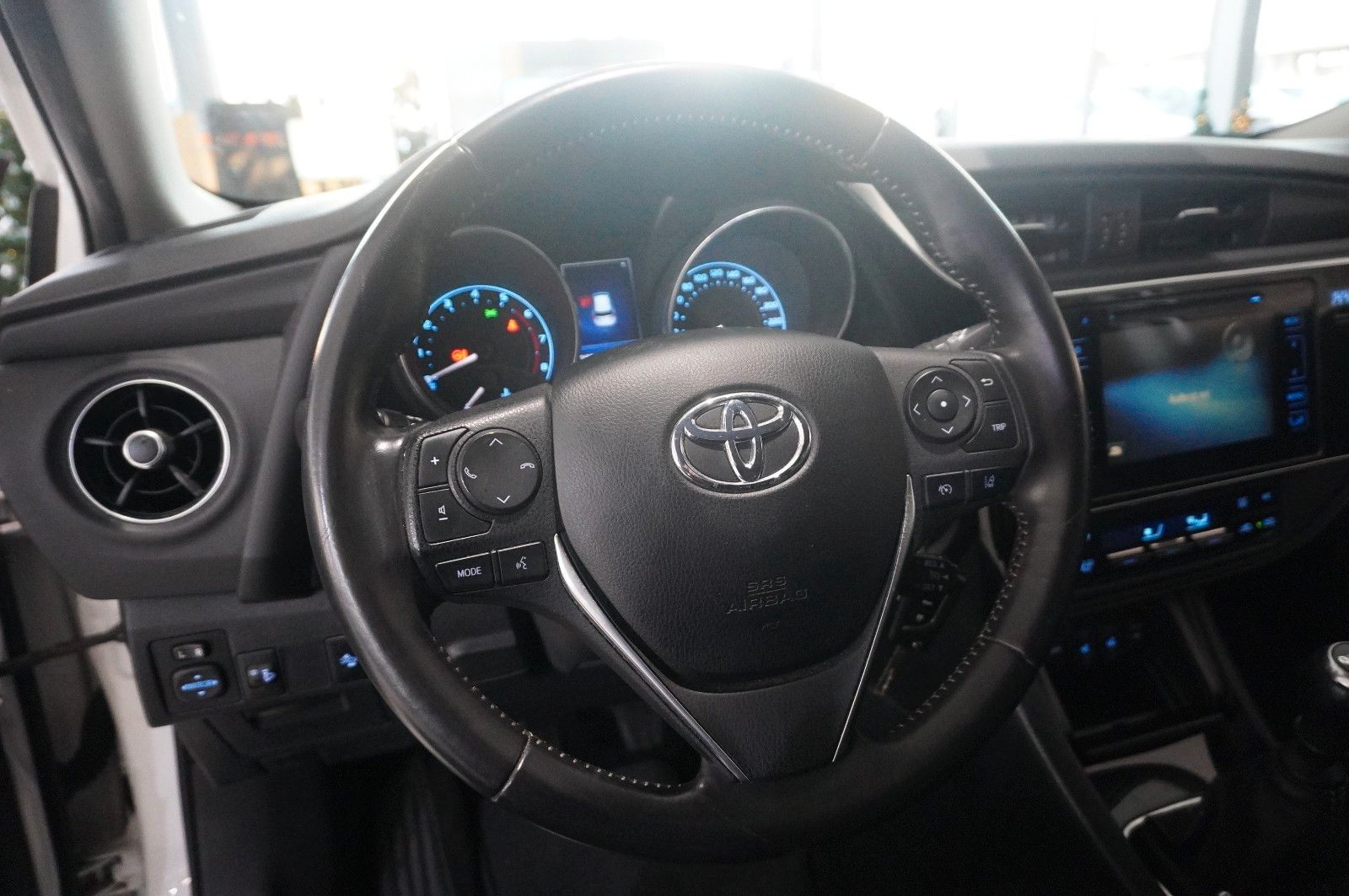 Fahrzeugabbildung Toyota Auris 1.2 LIM. DESIGN EDITION NAVI/LED/KAMERA/SH