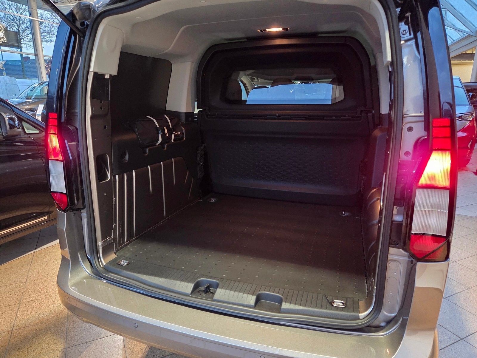 Volkswagen Caddy Maxi - Bild 6