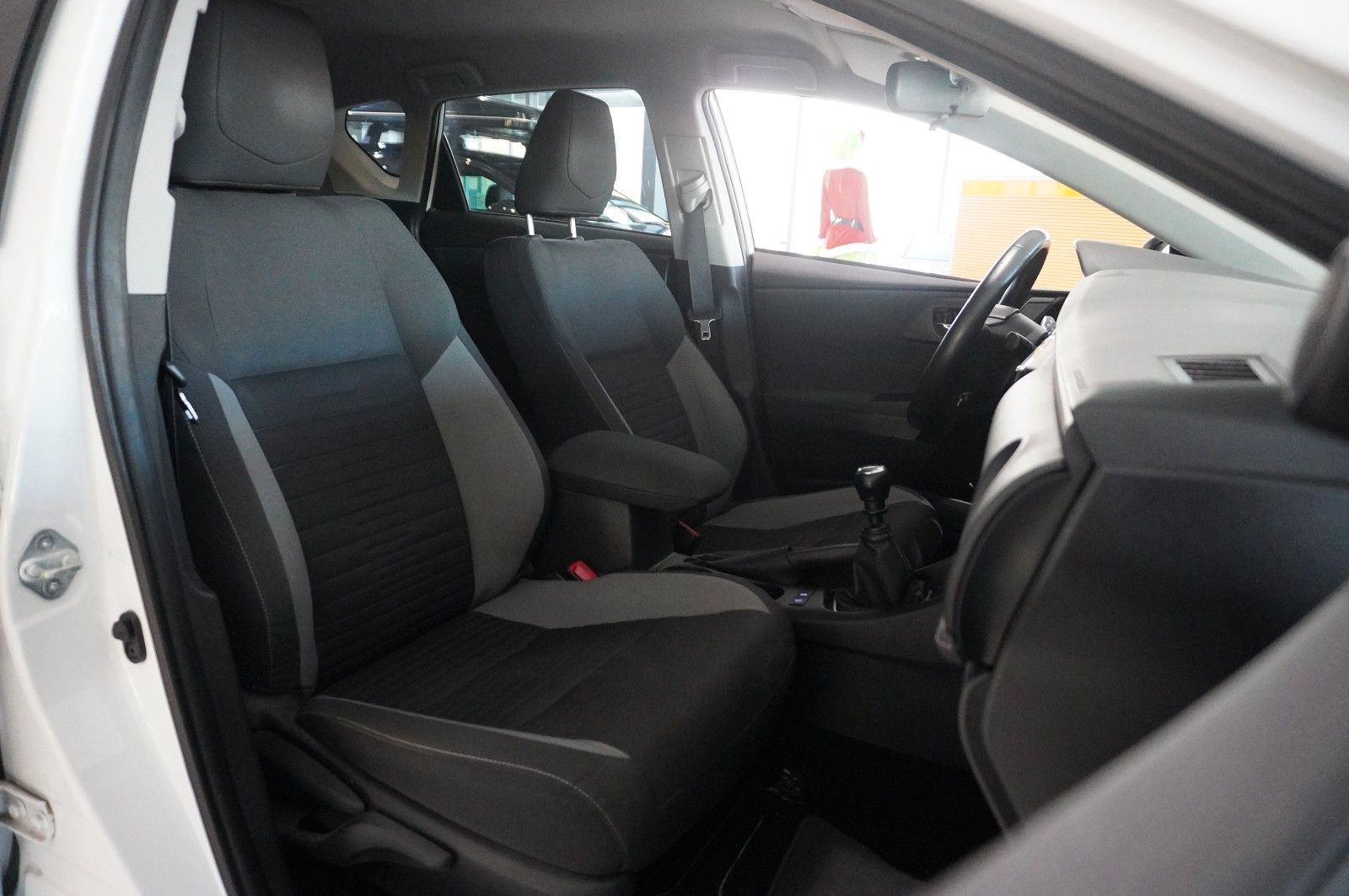 Fahrzeugabbildung Toyota Auris 1.2 LIM. DESIGN EDITION NAVI/LED/KAMERA/SH