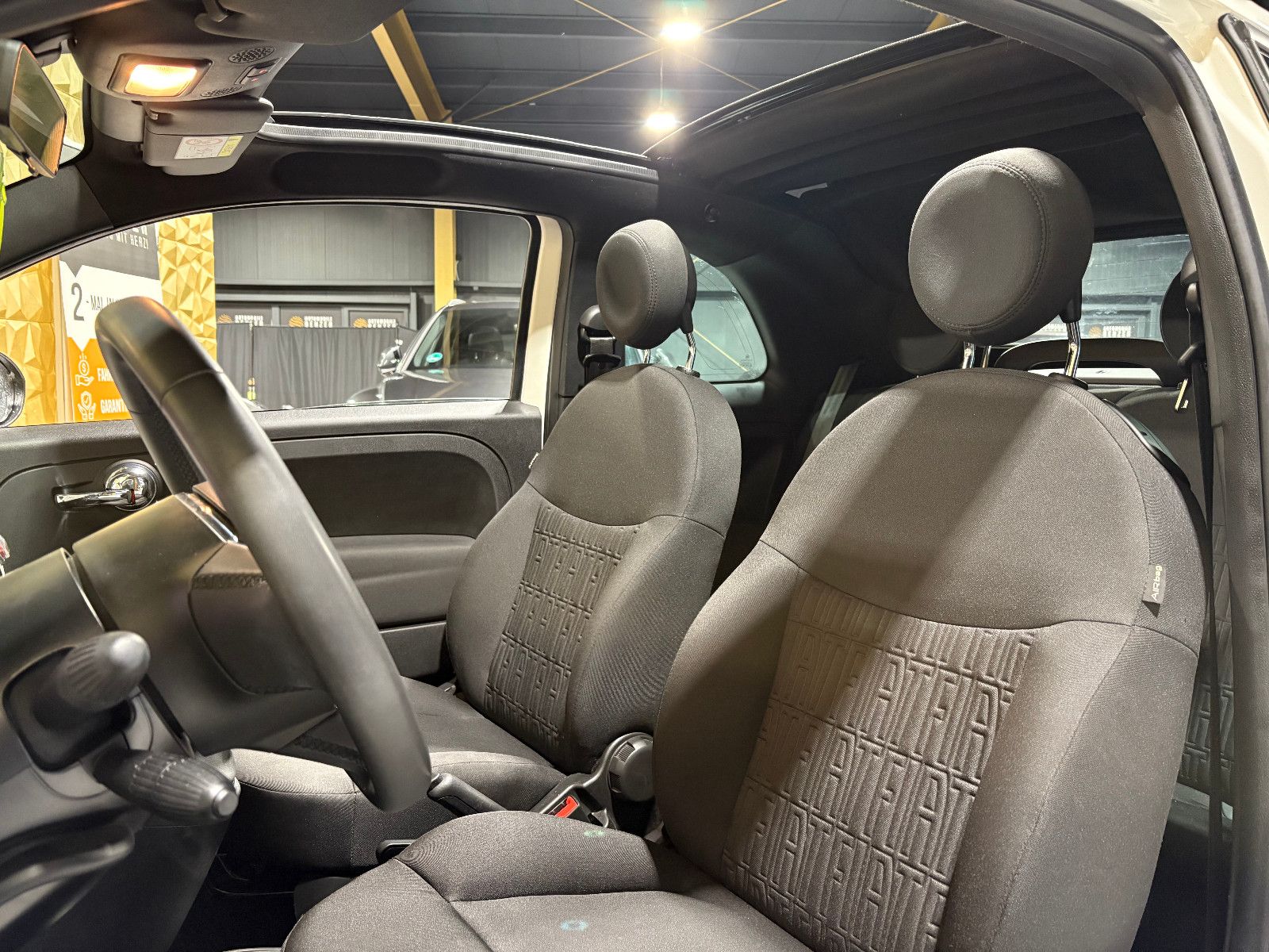 Fahrzeugabbildung Fiat 500 Dolcevita/PANO/PDC/KLIMA/DAB/TEMPOMAT/BLUETO