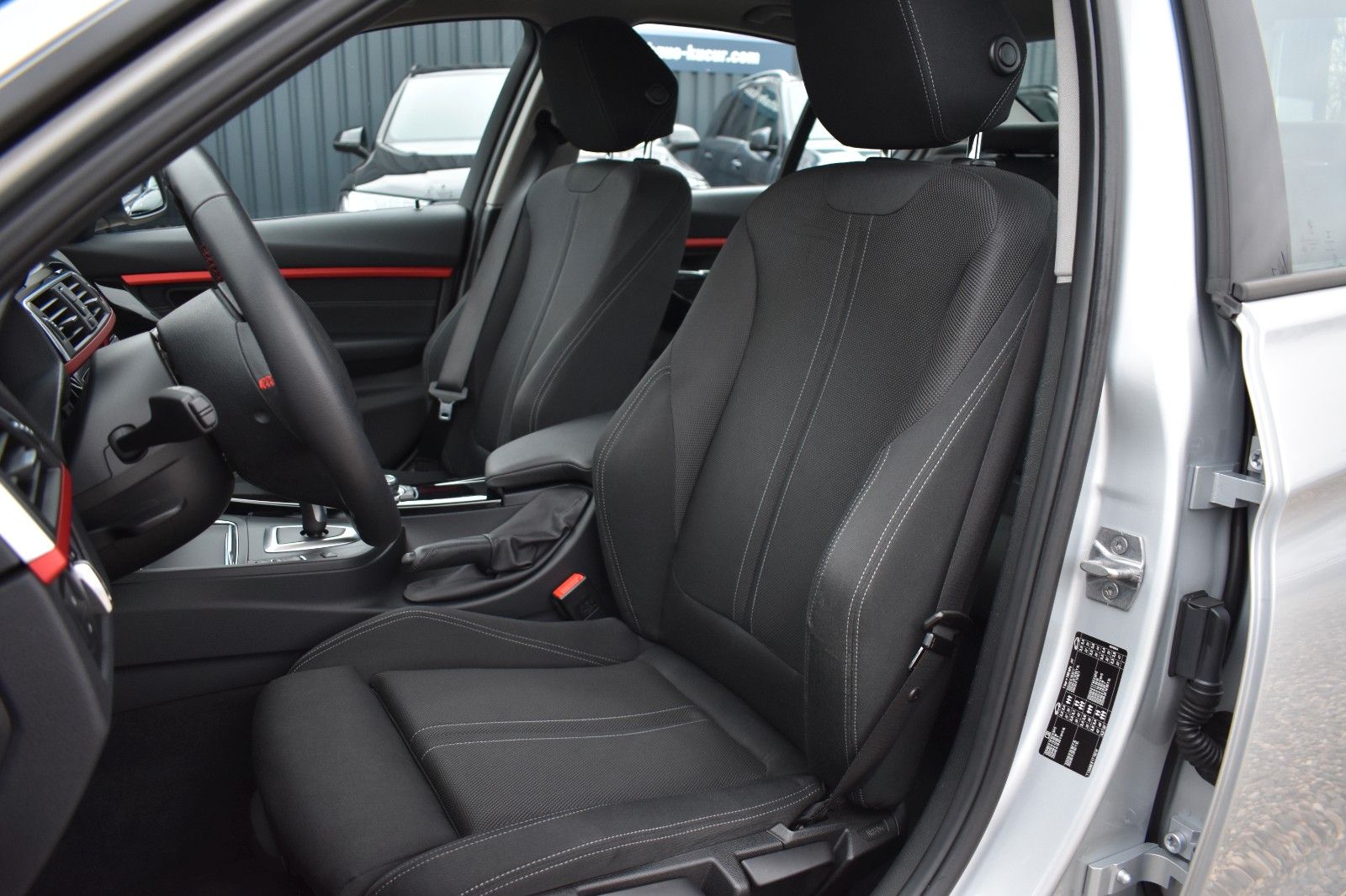 Fahrzeugabbildung BMW 320 i Limo. Sport Line