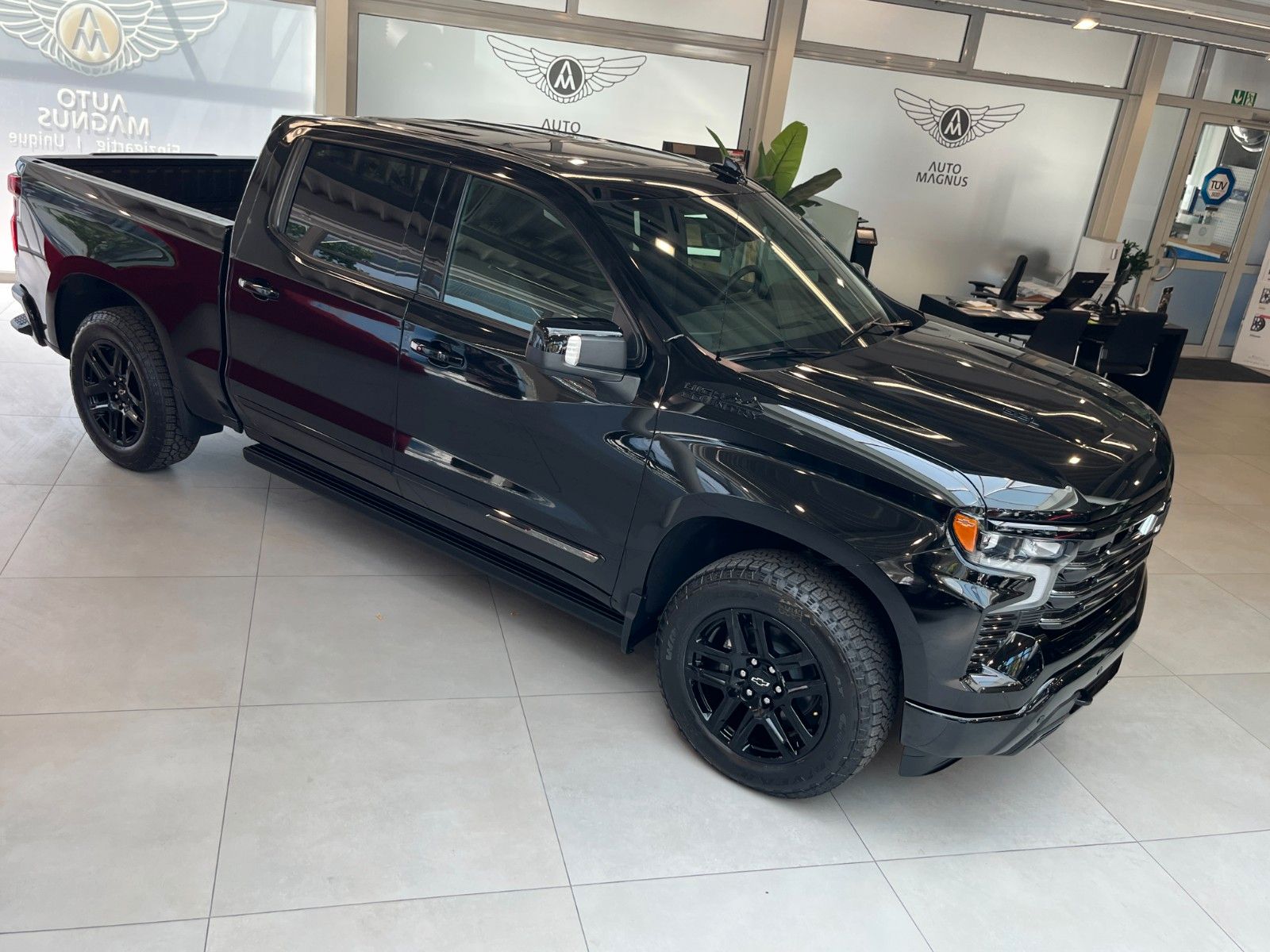 Fahrzeugabbildung Chevrolet Silverado 6.2 V8 High Country Midnight*LPG*360°