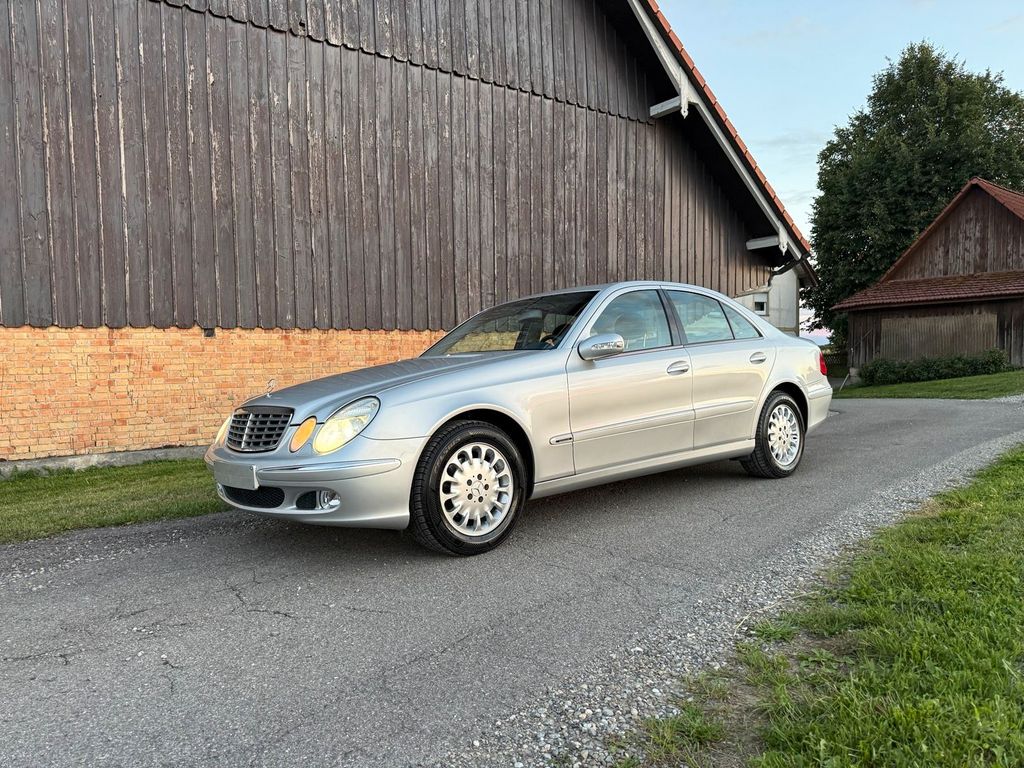 Image of Mercedes-Benz E 220