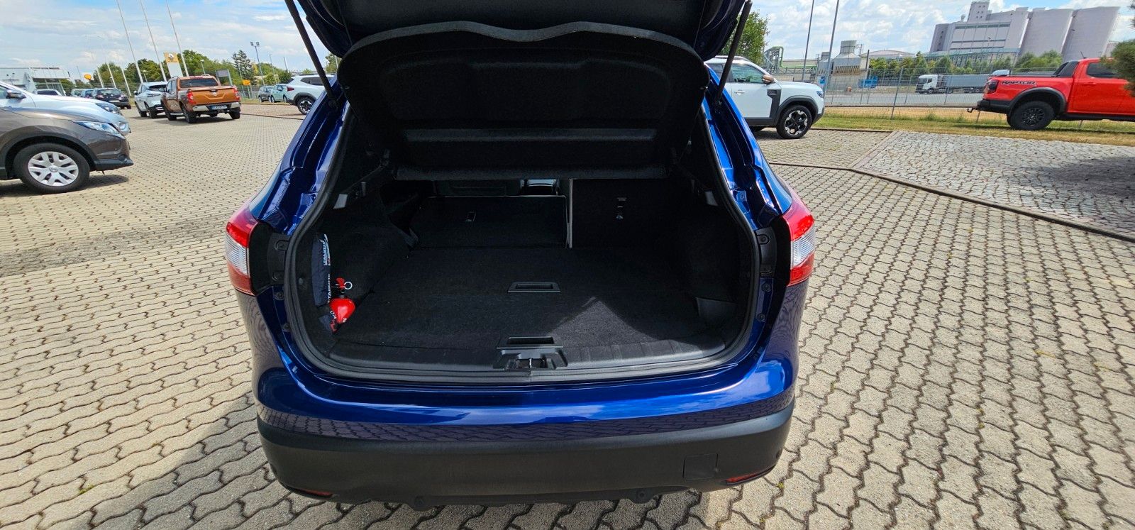 Fahrzeugabbildung Nissan Qashqai Tekna Panoramadach