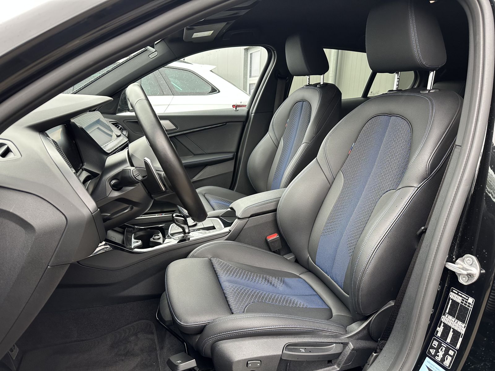 Fahrzeugabbildung BMW 120d xDrive M-Sport NAV+LED+KAMERA+HIFI+18ZO+PP