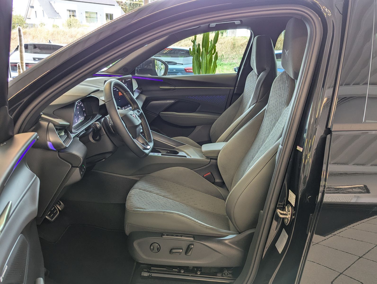 Fahrzeugabbildung CUPRA Terramar 1.5 TSI Tribe Senn Pano Matrix HUD AHK