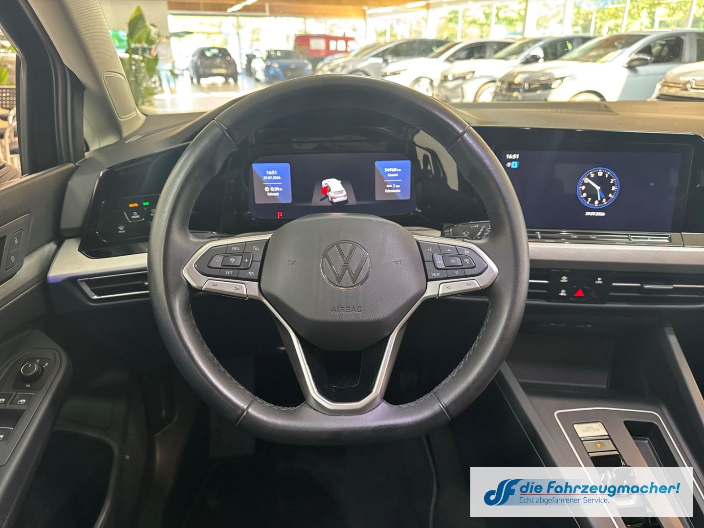 Fahrzeugabbildung Volkswagen Golf VIII Variant Life Navi Digitales Cockpit LE
