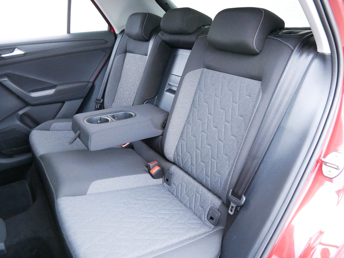 Fahrzeugabbildung Volkswagen T-Roc 1.0 MOVE NEU38T AHK Standheiz ACC LED SHZ