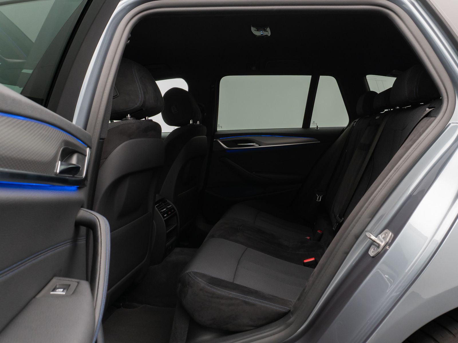 Fahrzeugabbildung BMW 530d xD M Sport Kamera HUD HiFi SoftCl Komfort
