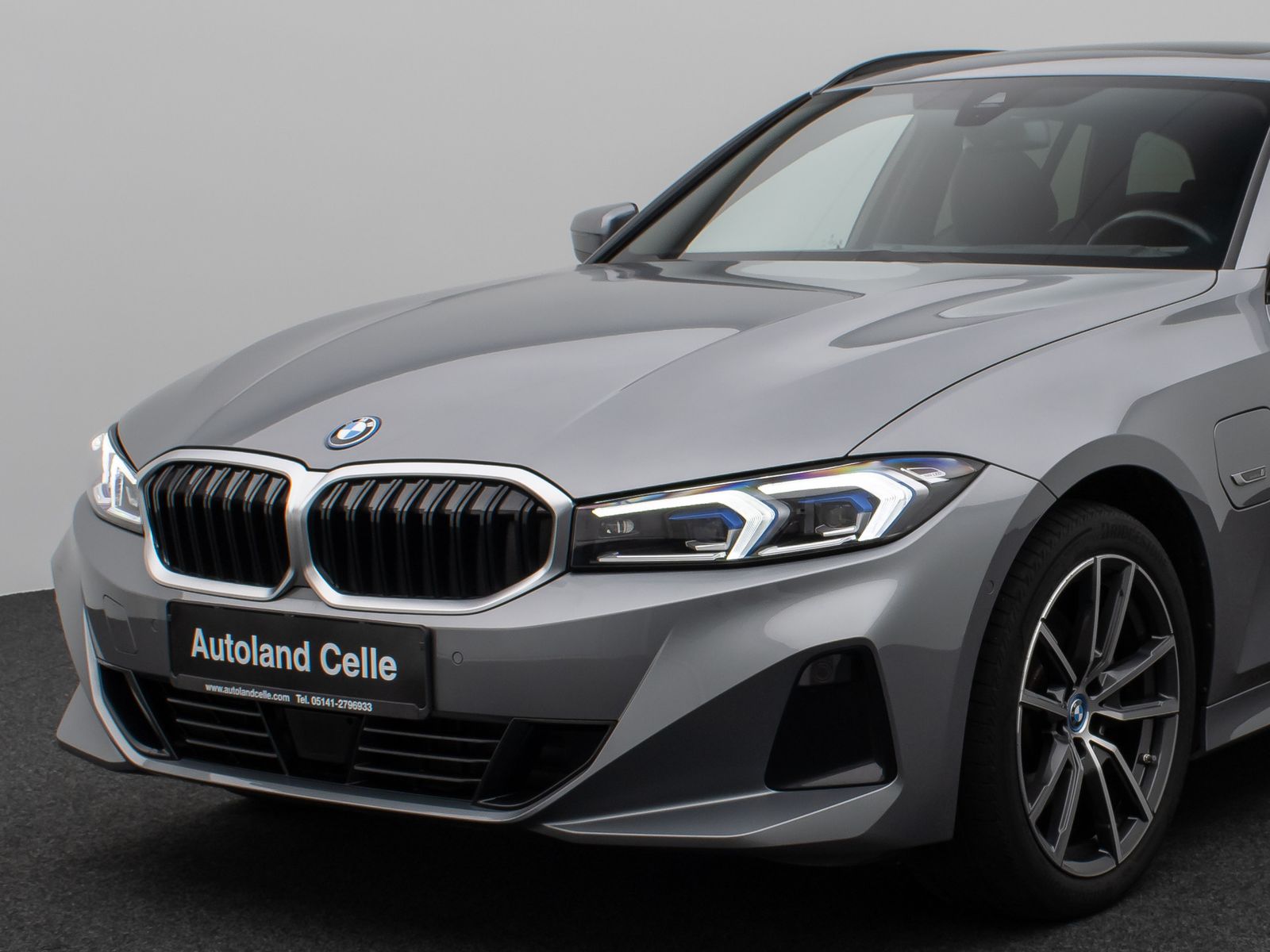 Fahrzeugabbildung BMW 330e Panorama Kamera HUD DAB HiFi AHK Sport Lede