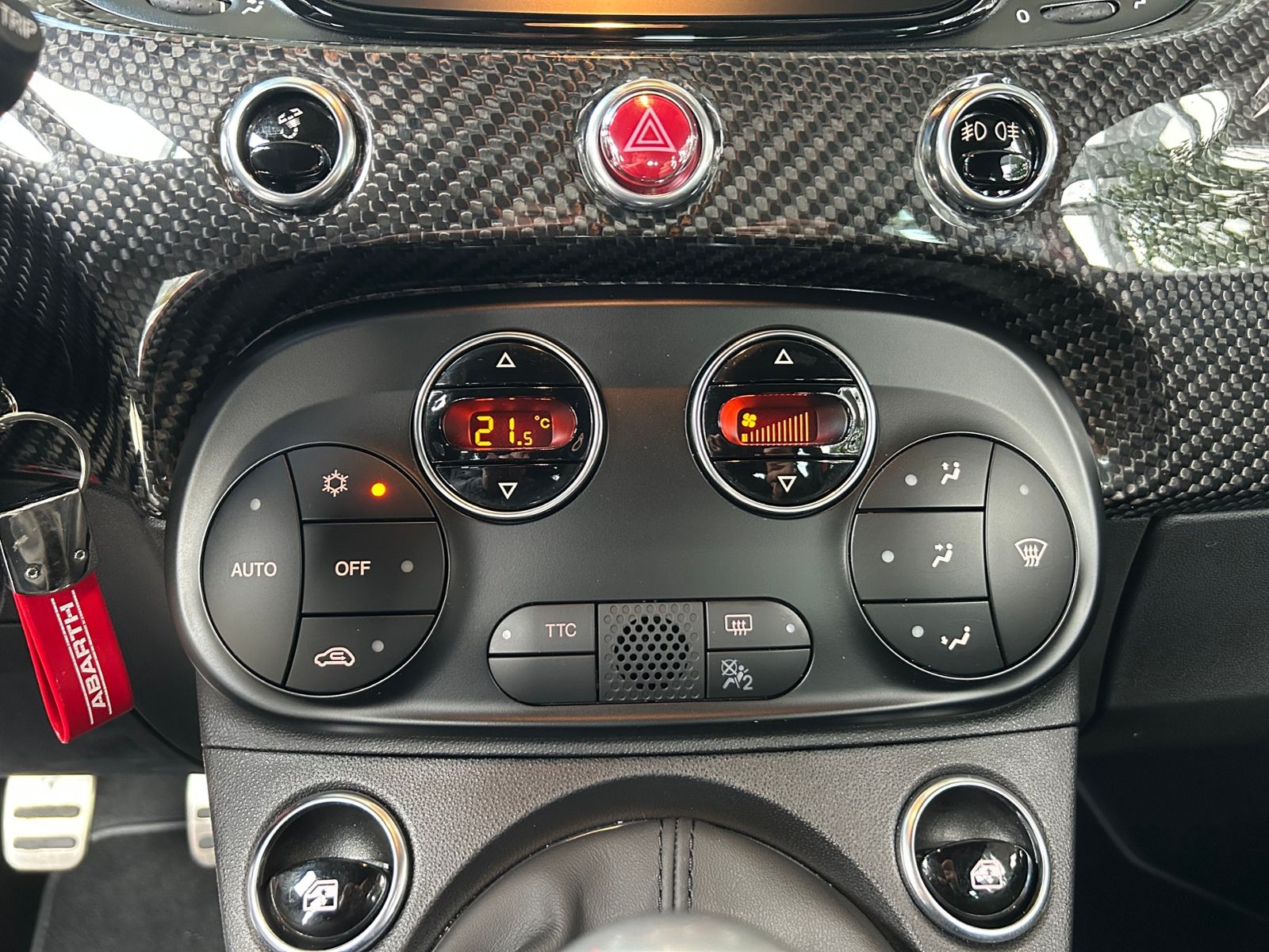 Fahrzeugabbildung Abarth 695C Turismo BEATS NAVI XENON