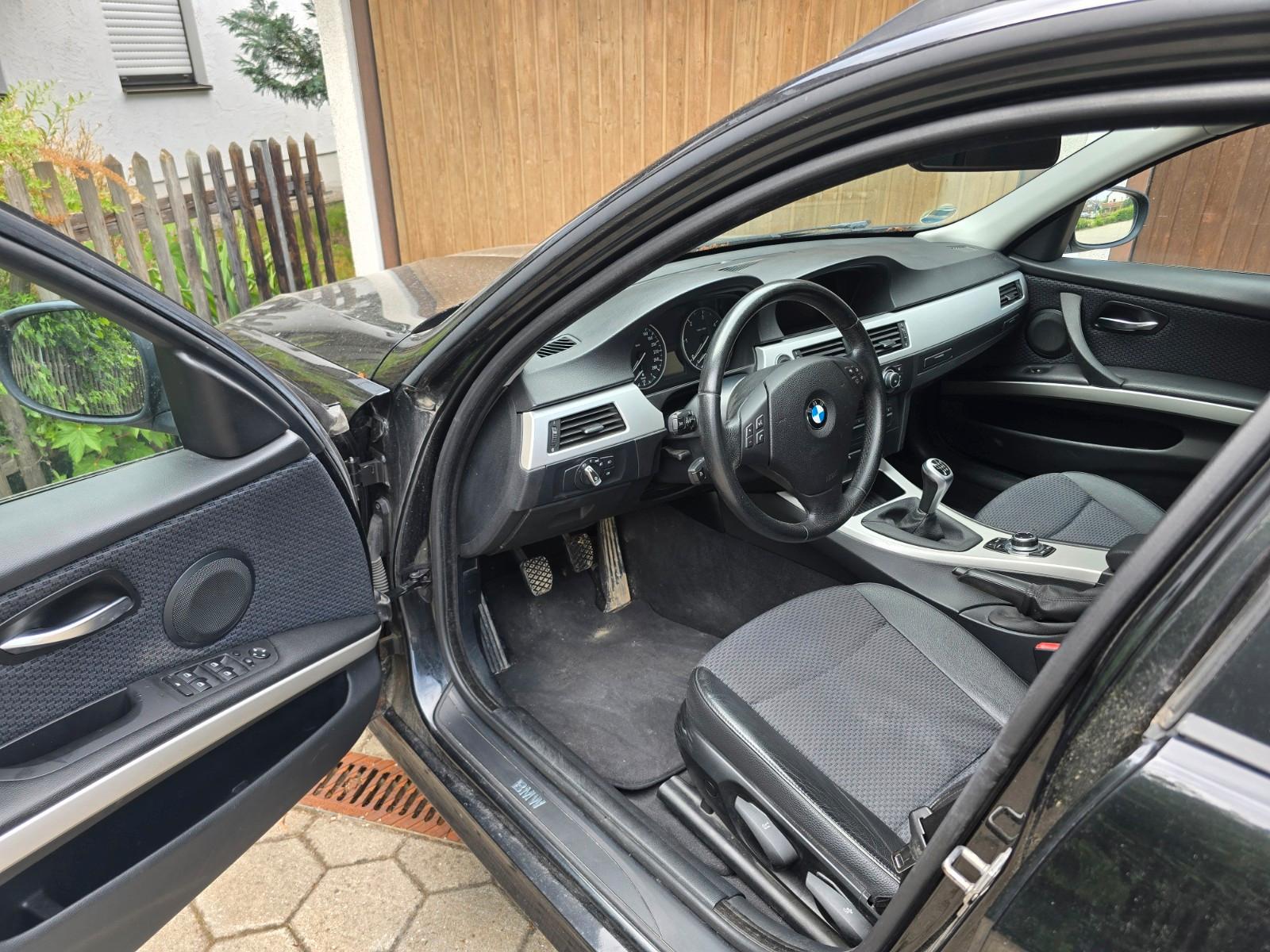 BMW 320 2009 — photo 13