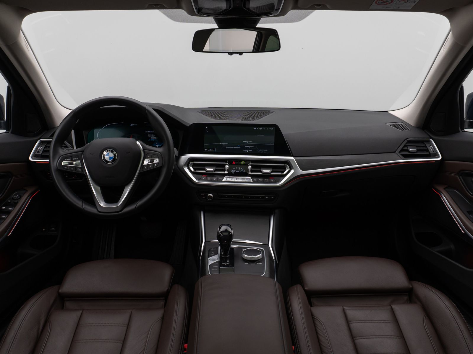 Fahrzeugabbildung BMW 330e Sport Line Panorama HUD DAB HiFi PDC Alarm