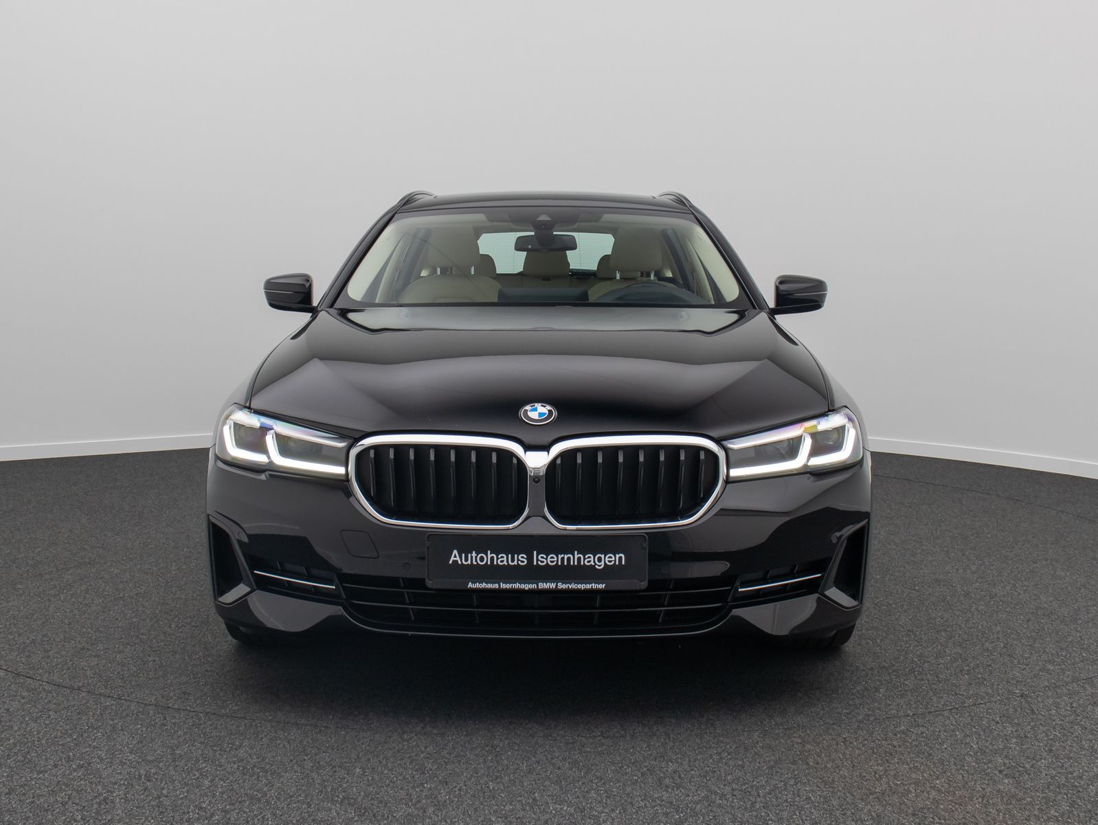 Fahrzeugabbildung BMW 520d Panorama 360° HUD DAB Komfort Alarm AHK LED