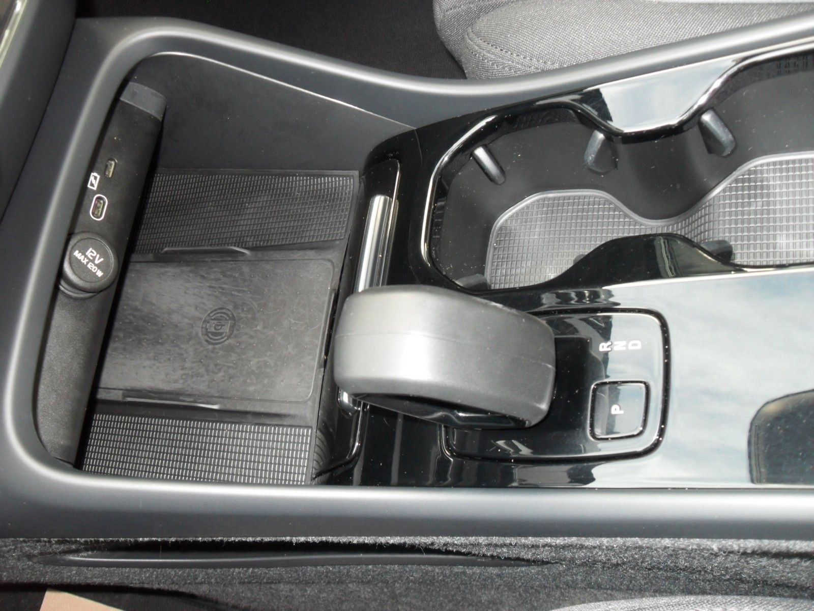 Fahrzeugabbildung Volvo C40 Core Recharge Pure Electric 2WD