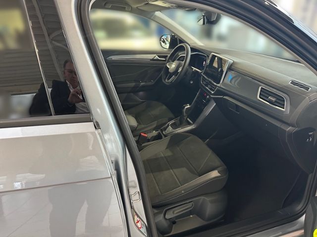 Fahrzeugabbildung Volkswagen T-Roc 1.5 TSI DSG STYLE LED NAVI KAMERA AHK GJR