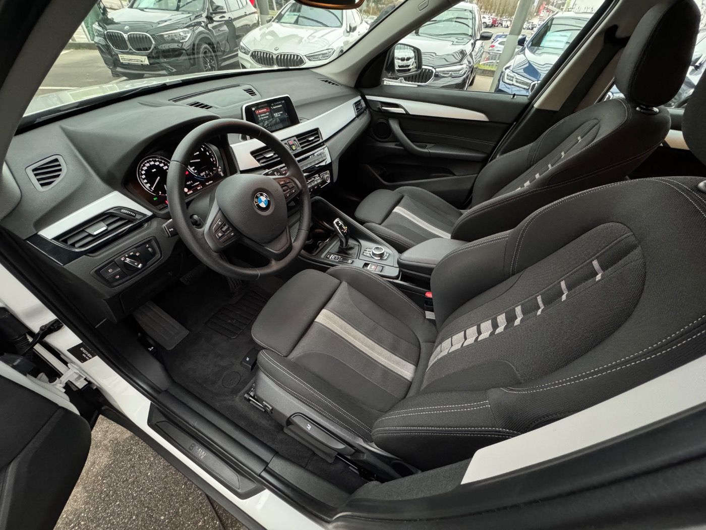 Fahrzeugabbildung BMW X1 xDrive20i Aut. Advantage AHK 2 JAHRE GARANTIE