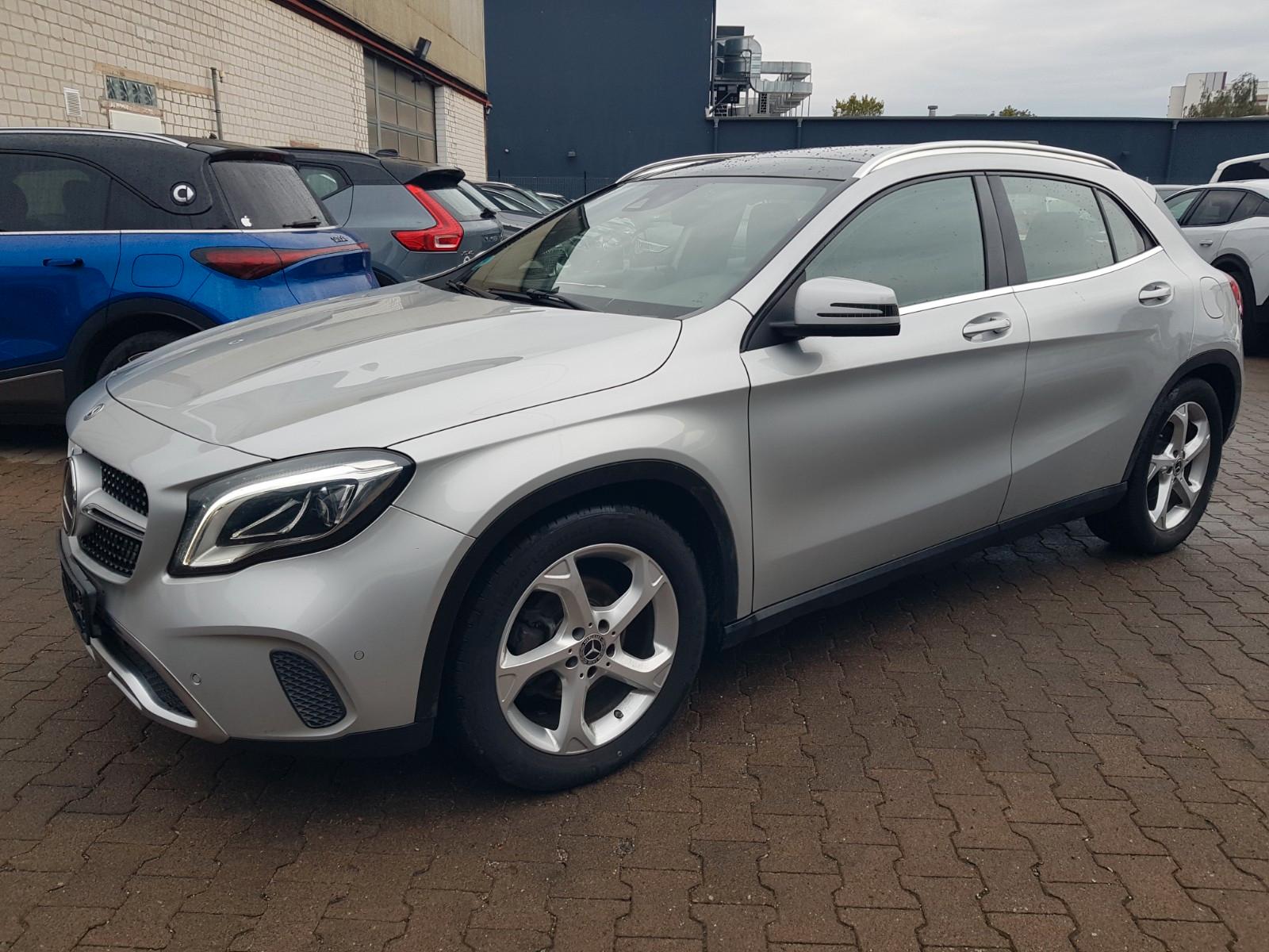 Mercedes-Benz GLA 200 Urban Pano LED Navi