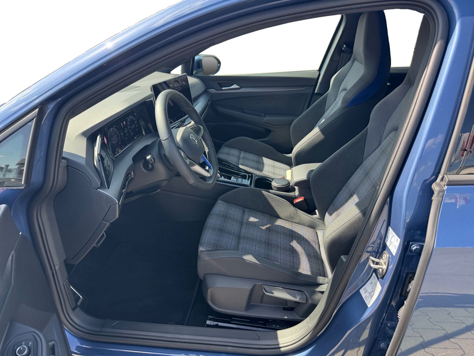 Volkswagen Golf VIII GTE 1.5 eHybrid DSG MATRIX 36 foto 4