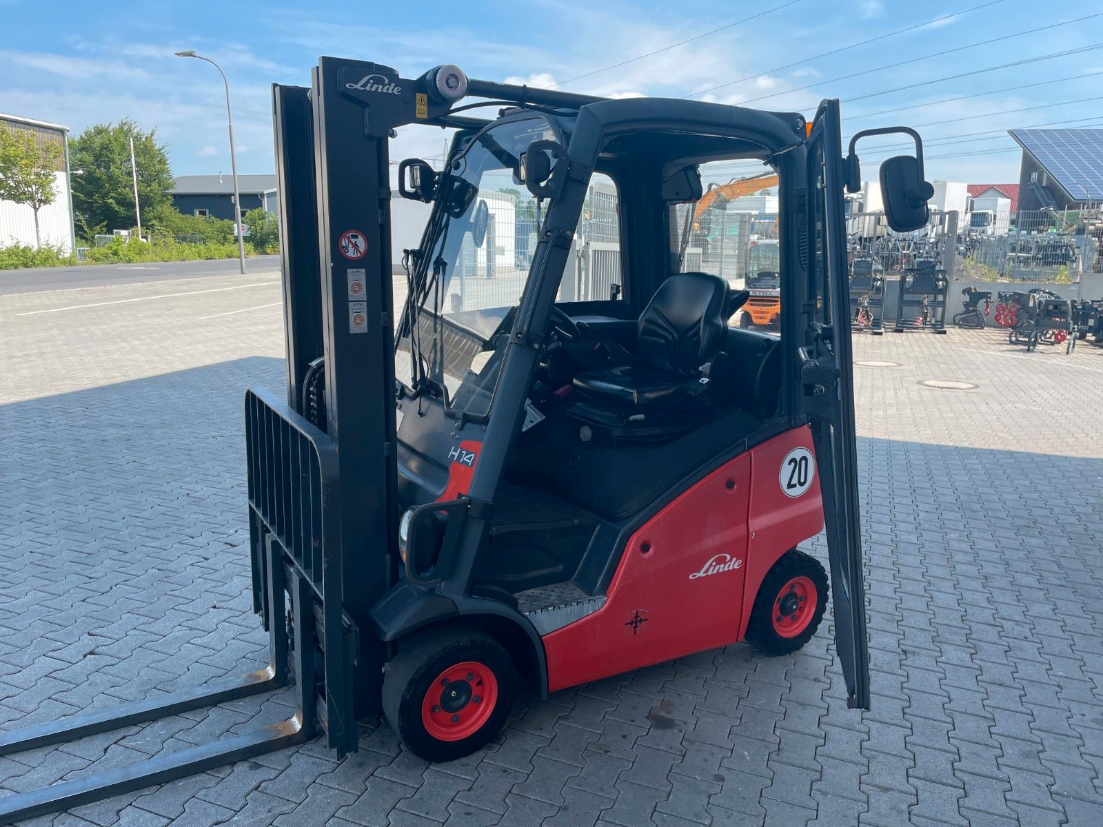 Fahrzeugabbildung Linde H14D-01 / HH 4,6m /  962h / Diesel / SS