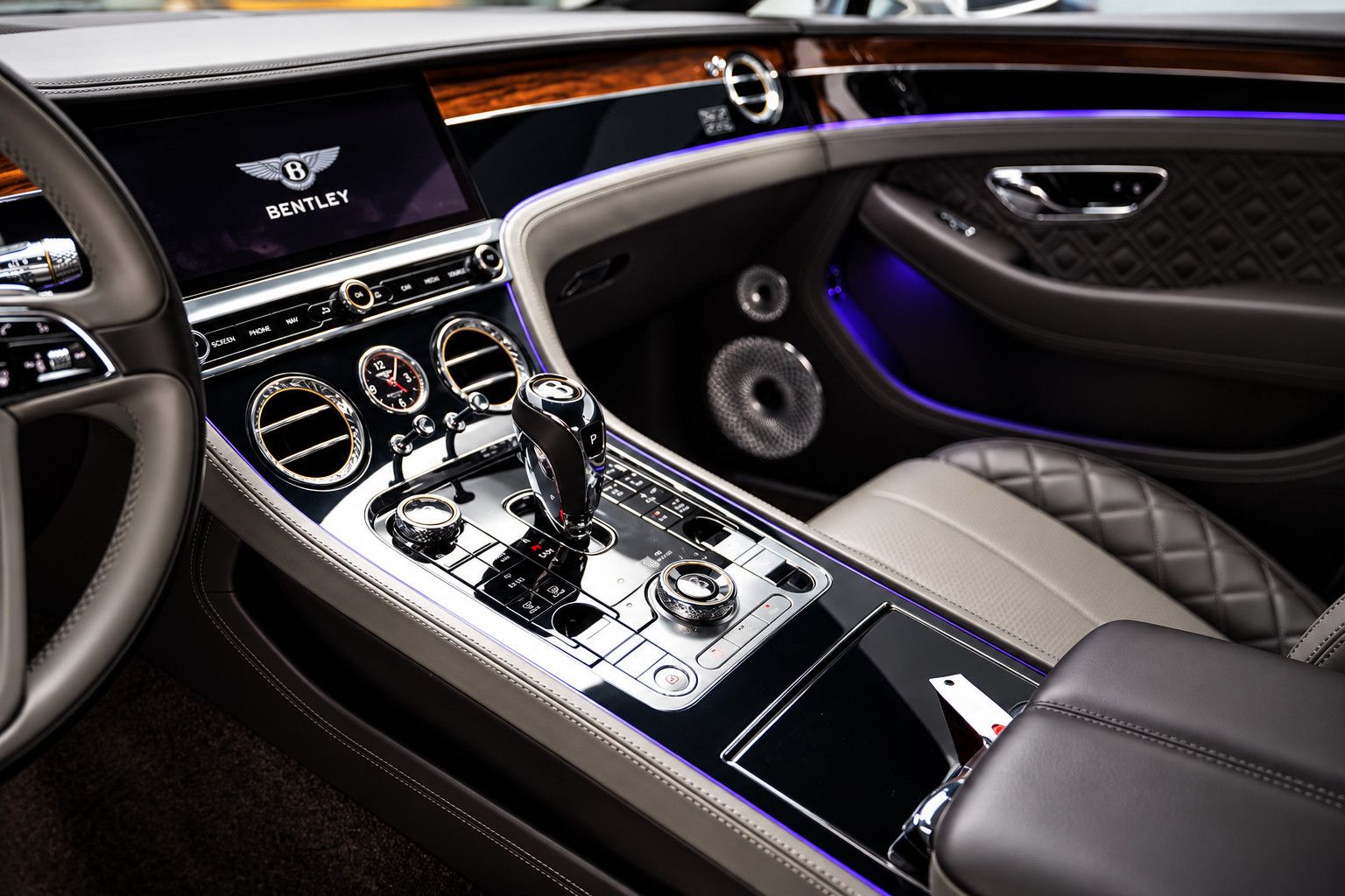 Fahrzeugabbildung Bentley Continental GT W12 First Edition *Rotation*B&O*