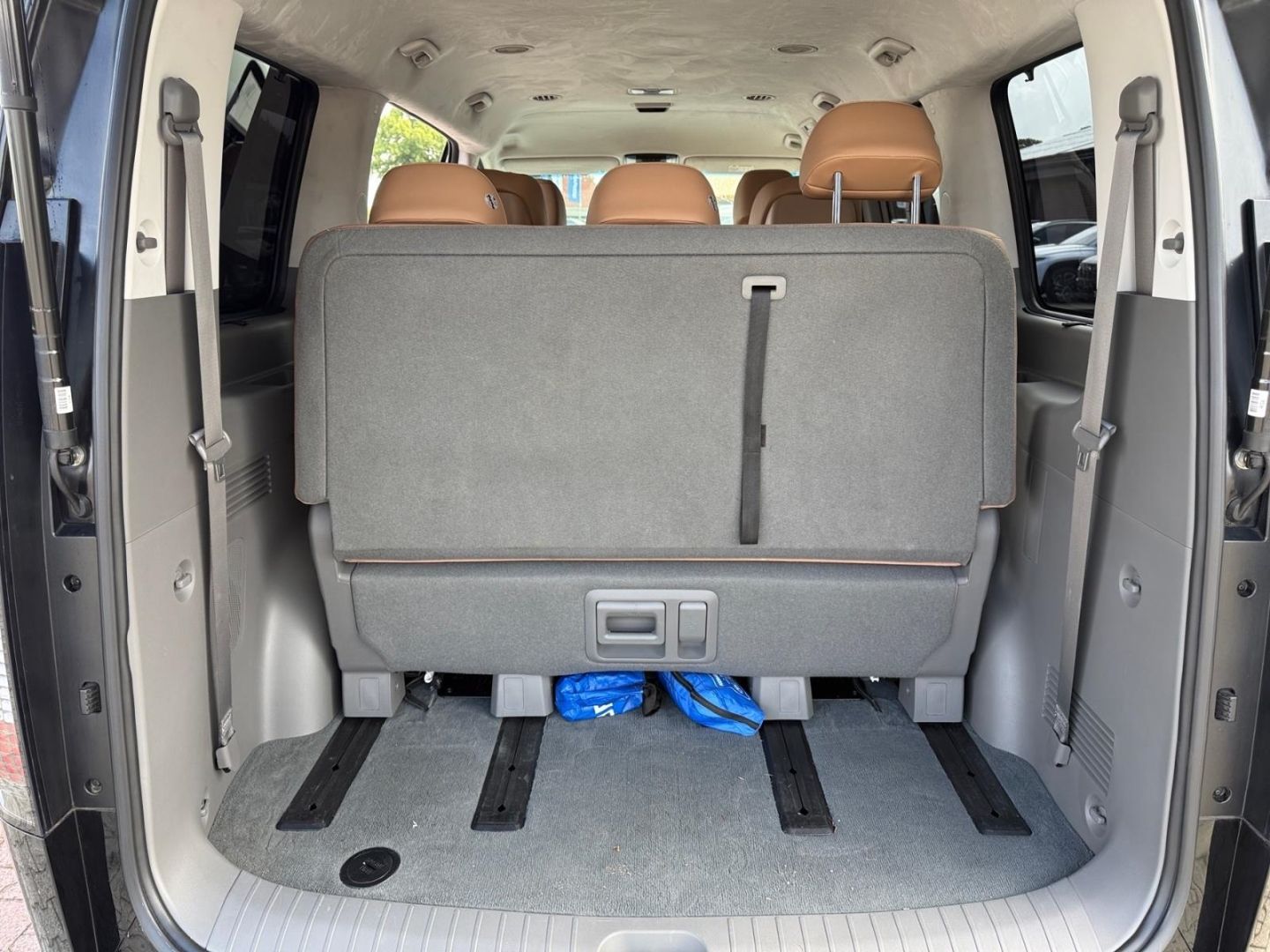 Fahrzeugabbildung Hyundai STARIA Signature 2.2 CRDi 7-Sitzer BOSE+AHK+360°